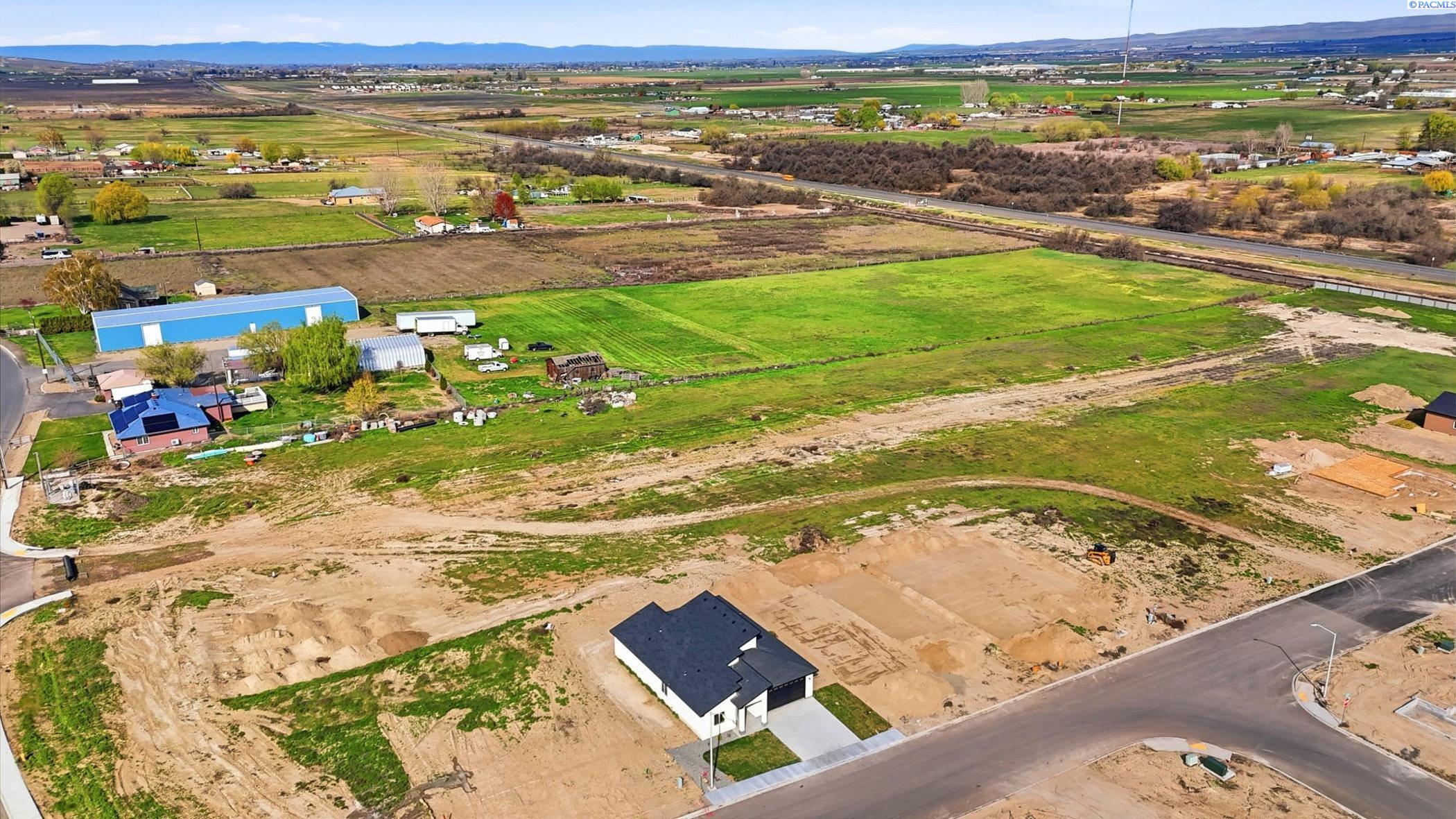 405 Hogan St, Sunnyside, WA 98944