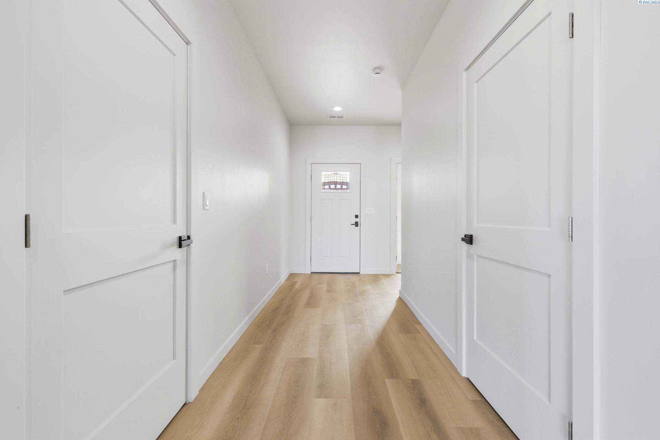 405 Hogan St, Sunnyside, WA 98944