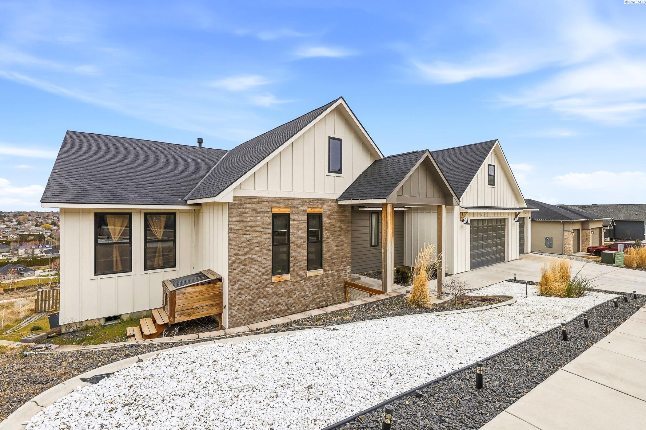 5520 Hershey Ln, West Richland, WA 99353