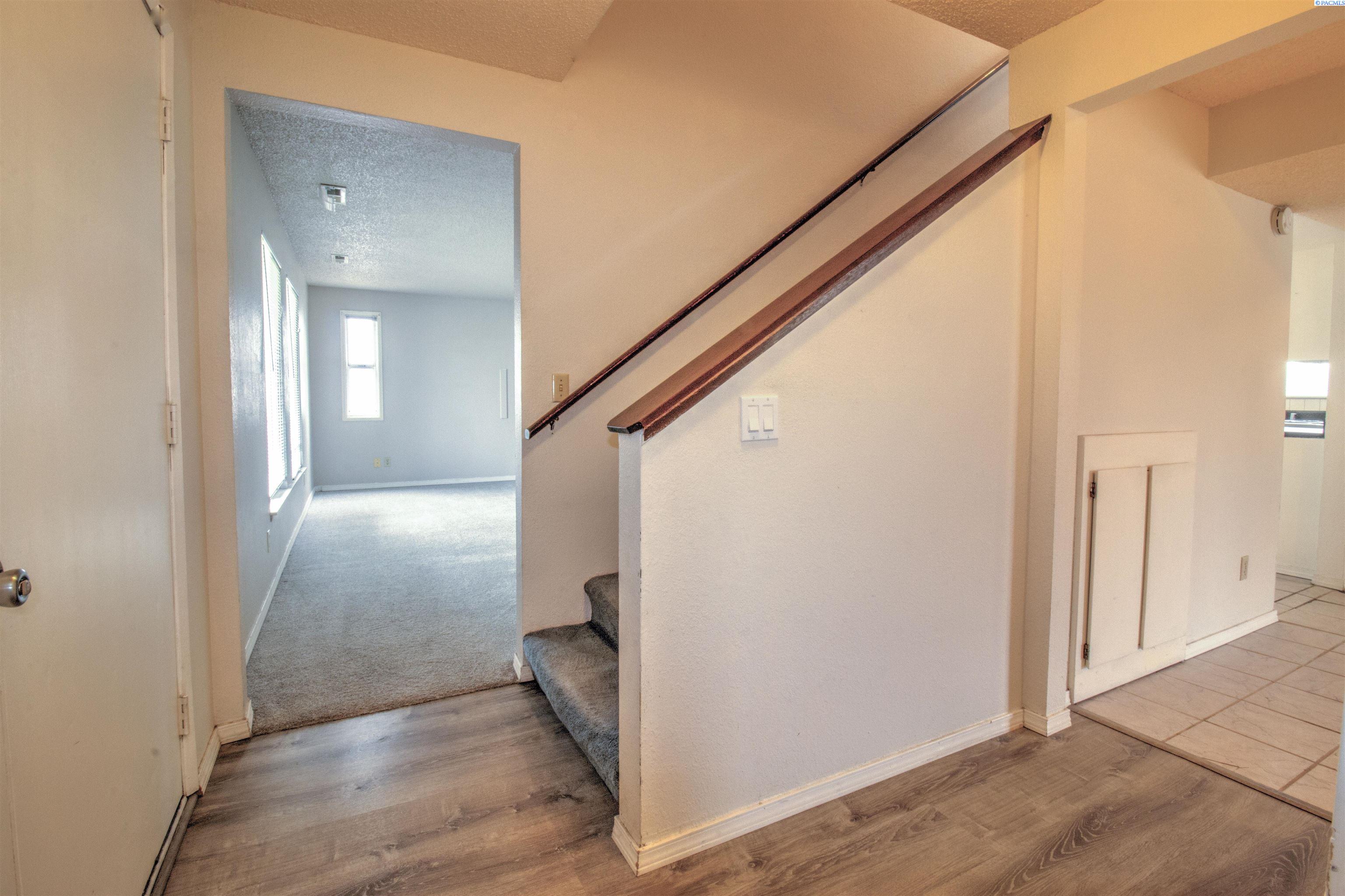 2135 Blue Jay Ln, West Richland, WA 99353