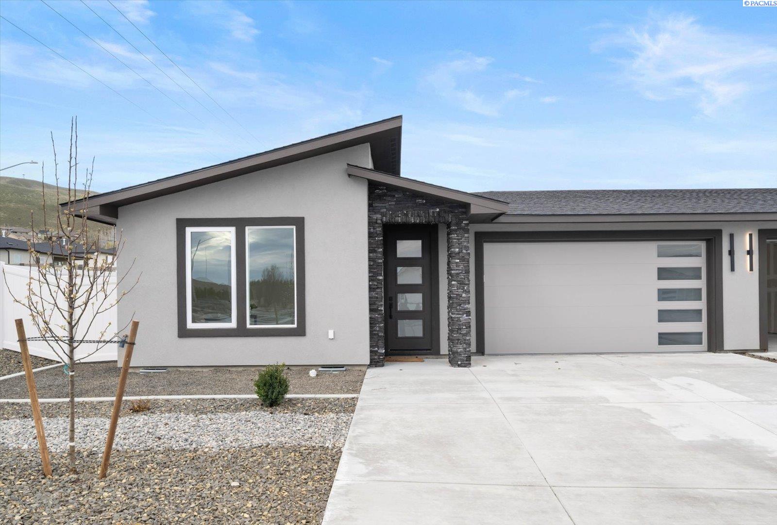 1102 Fairhaven Loop #34, Richland, WA 99352