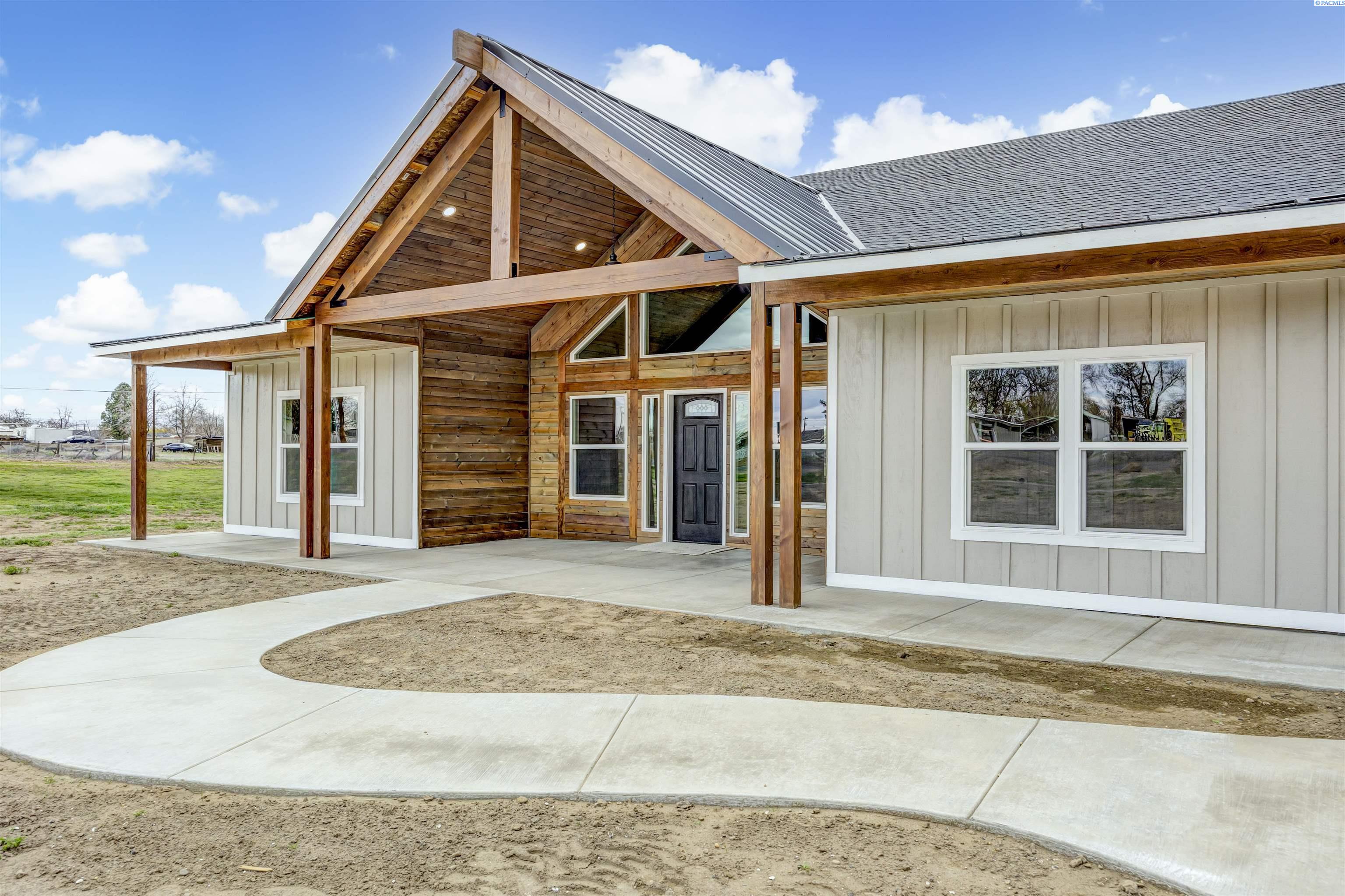 6133 Moore Rd, Prosser, WA 99350