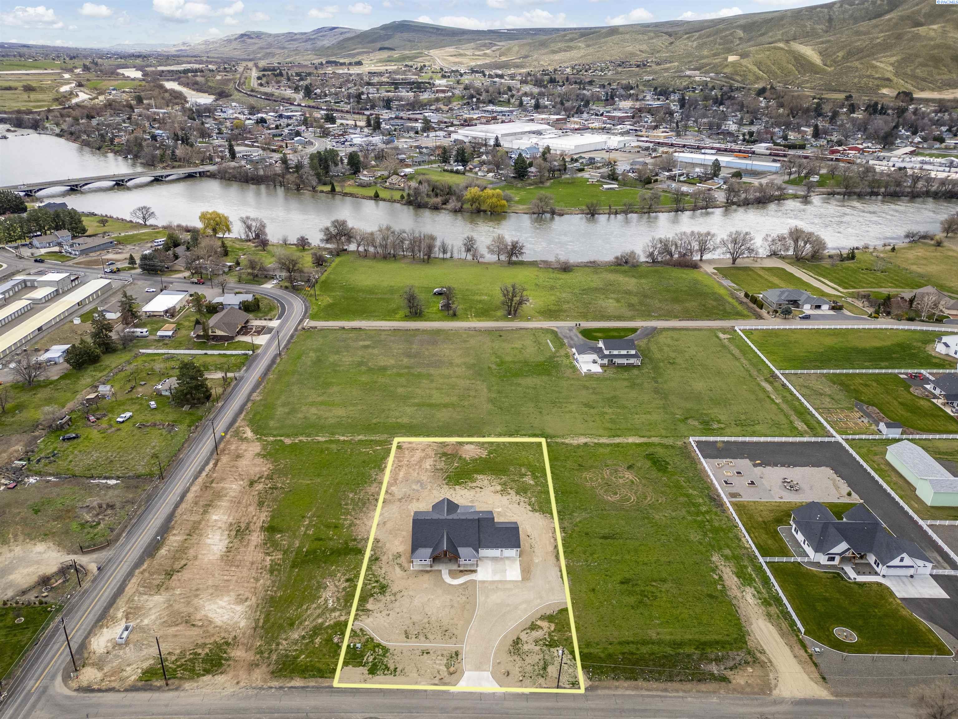 6133 Moore Rd, Prosser, WA 99350