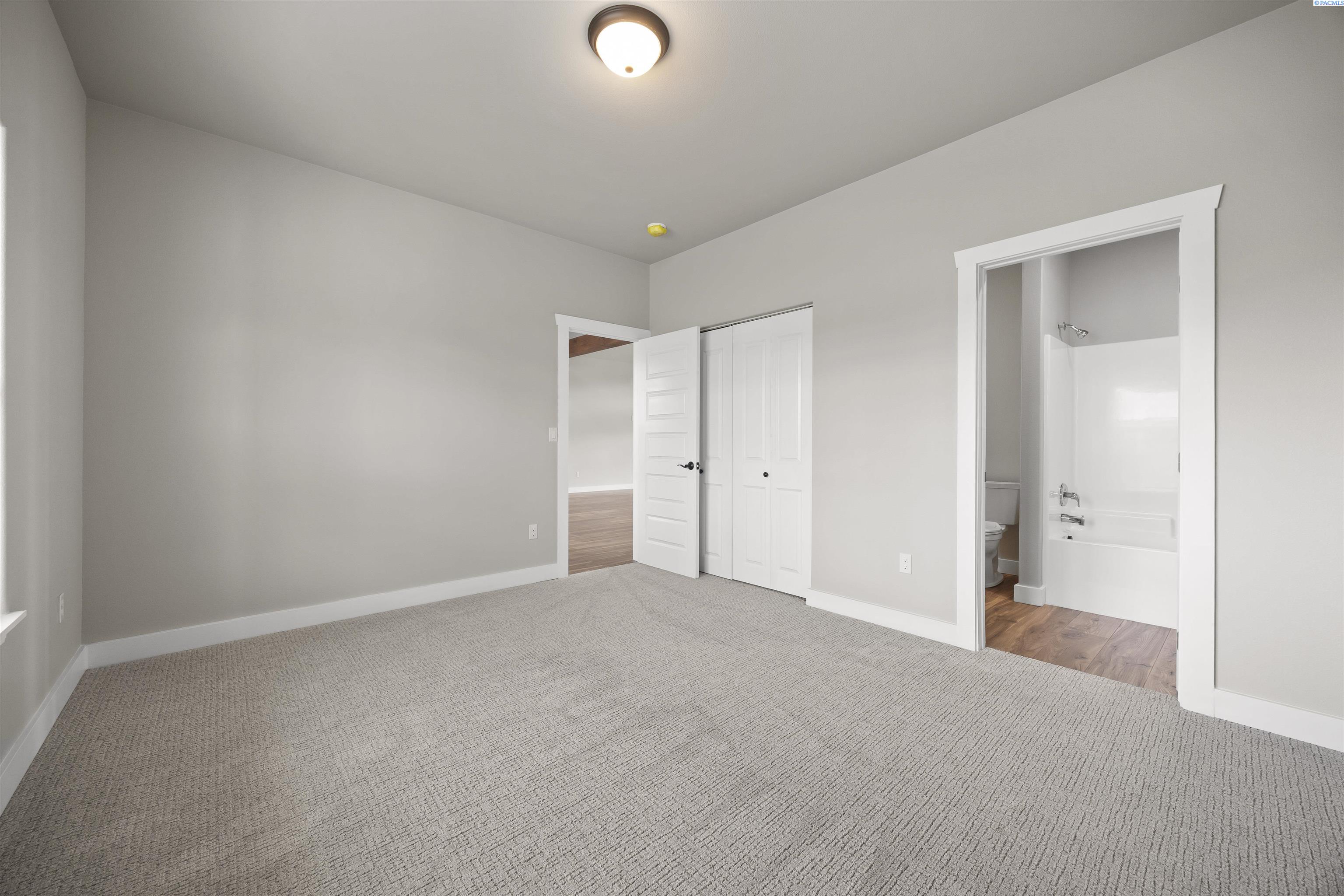 6133 Moore Rd, Prosser, WA 99350