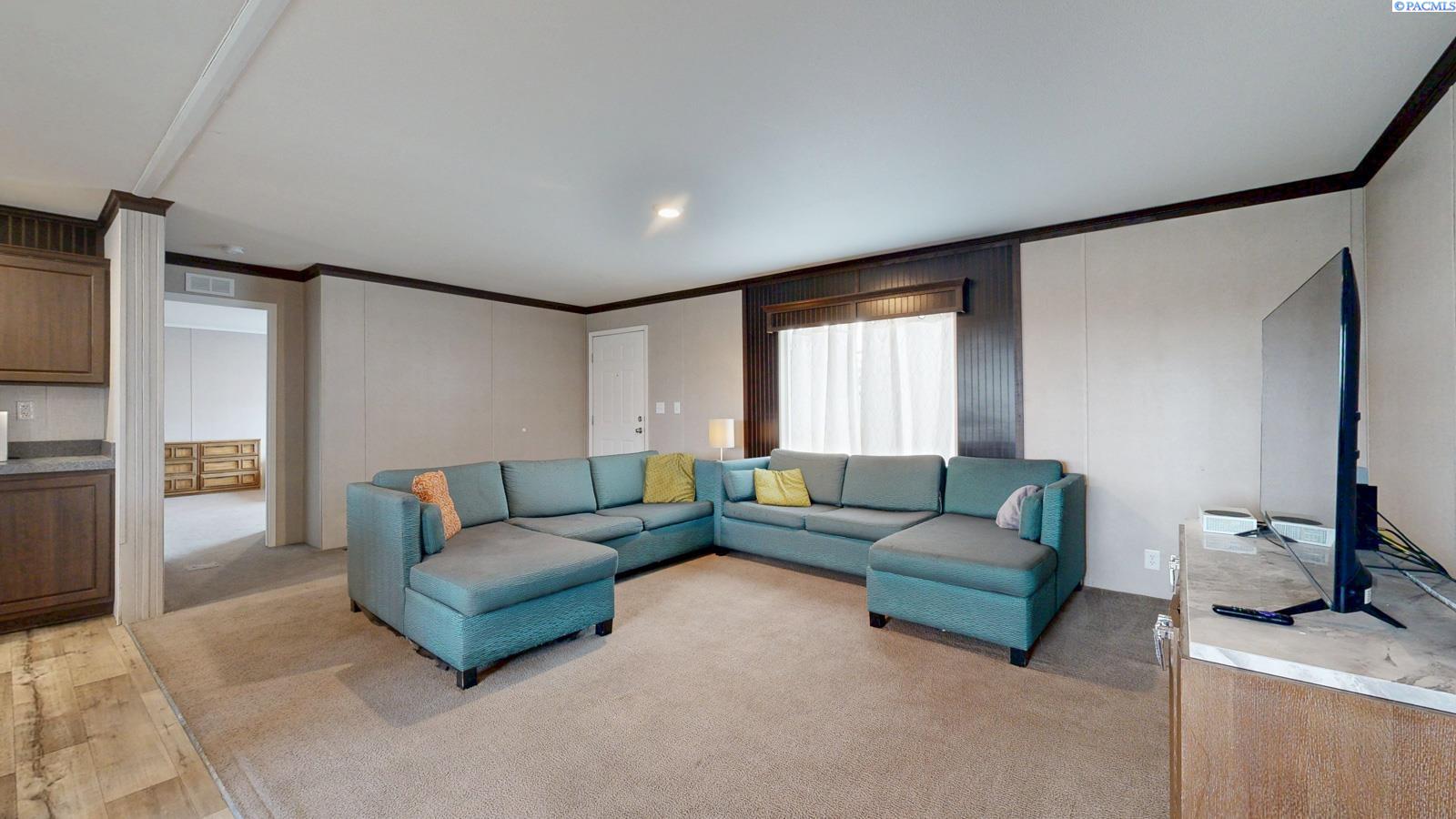 635 Lonetree Ln, Richland, WA 99352