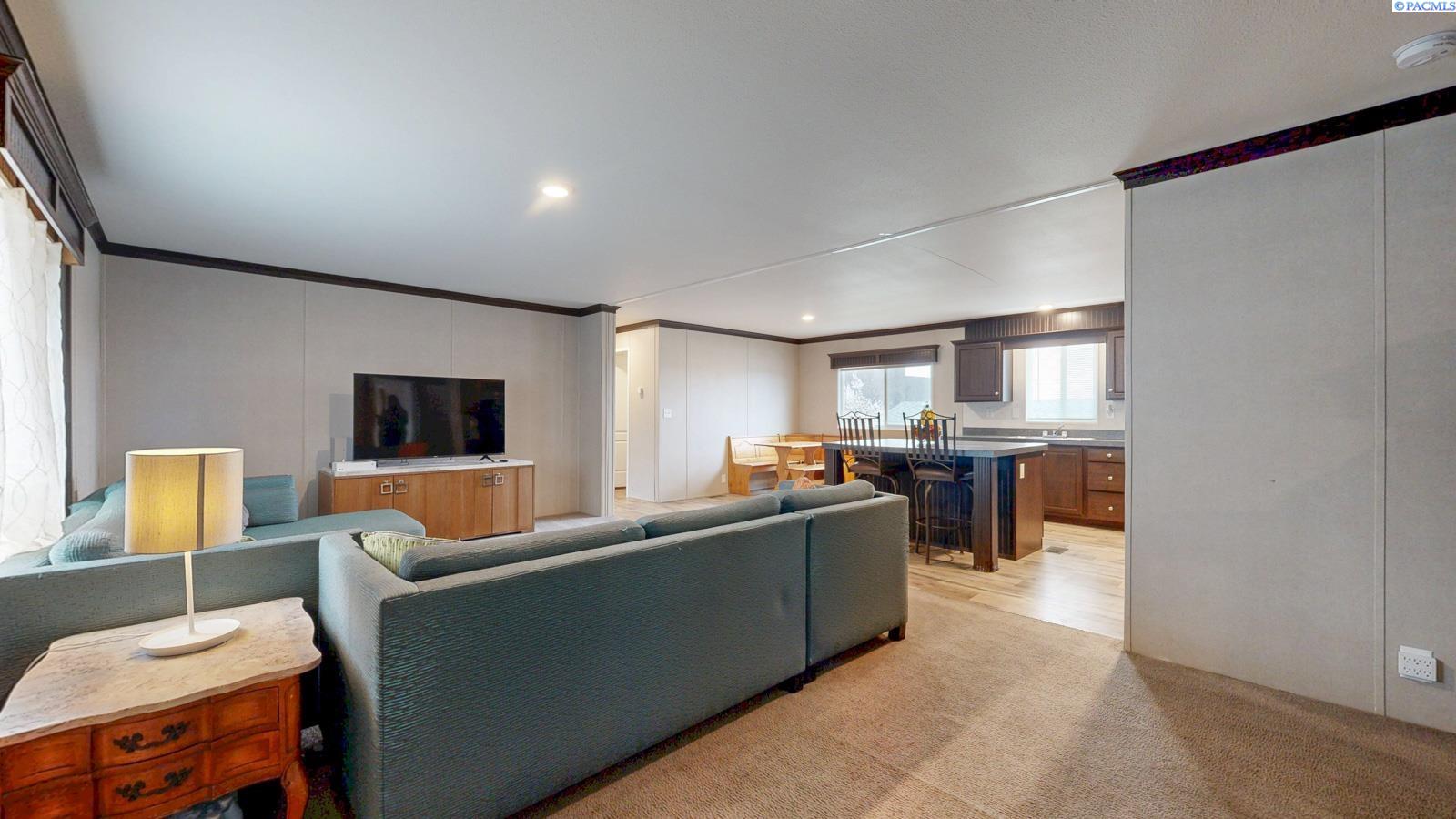 635 Lonetree Ln, Richland, WA 99352