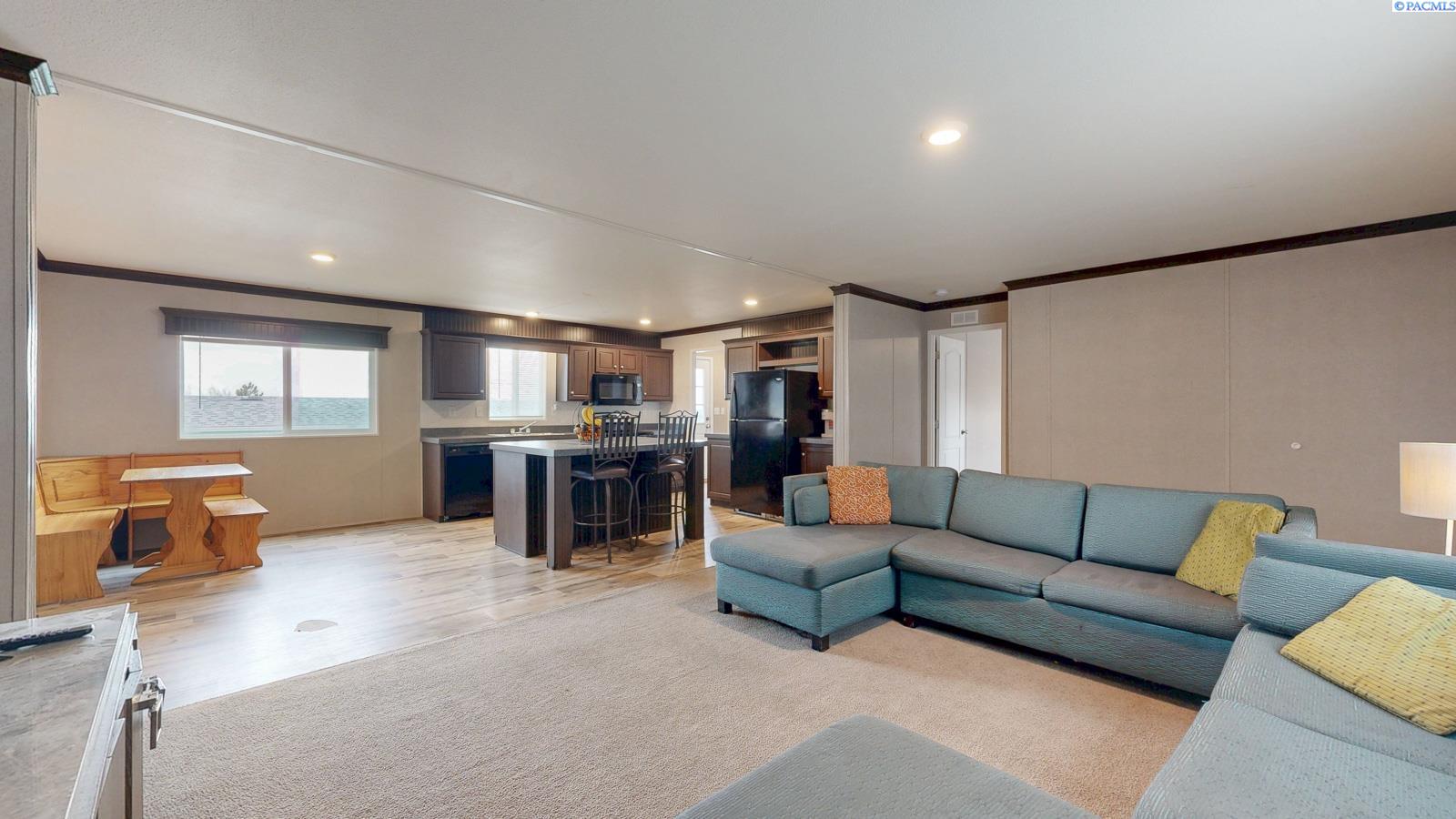 635 Lonetree Ln, Richland, WA 99352