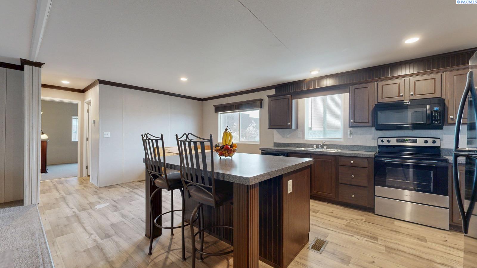 635 Lonetree Ln, Richland, WA 99352