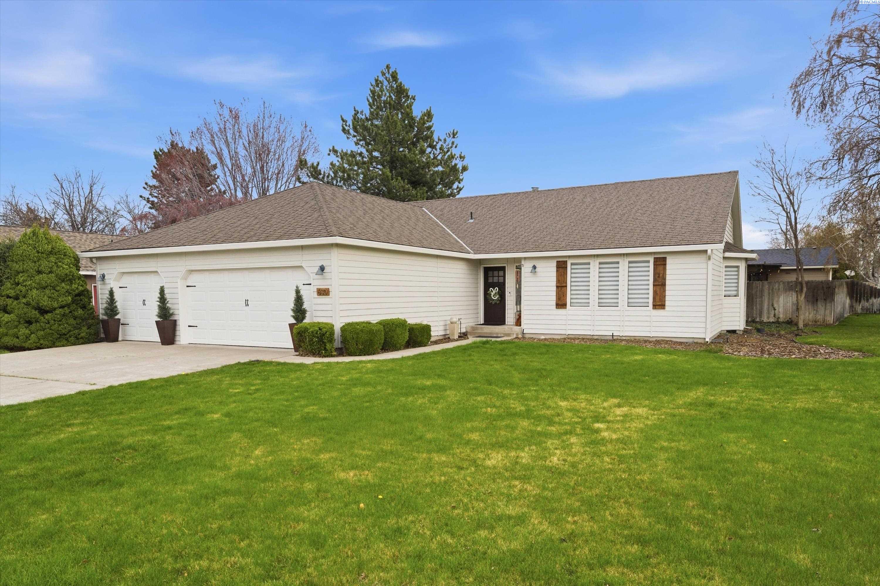 630 Meadows Drive East, Richland, WA 99352