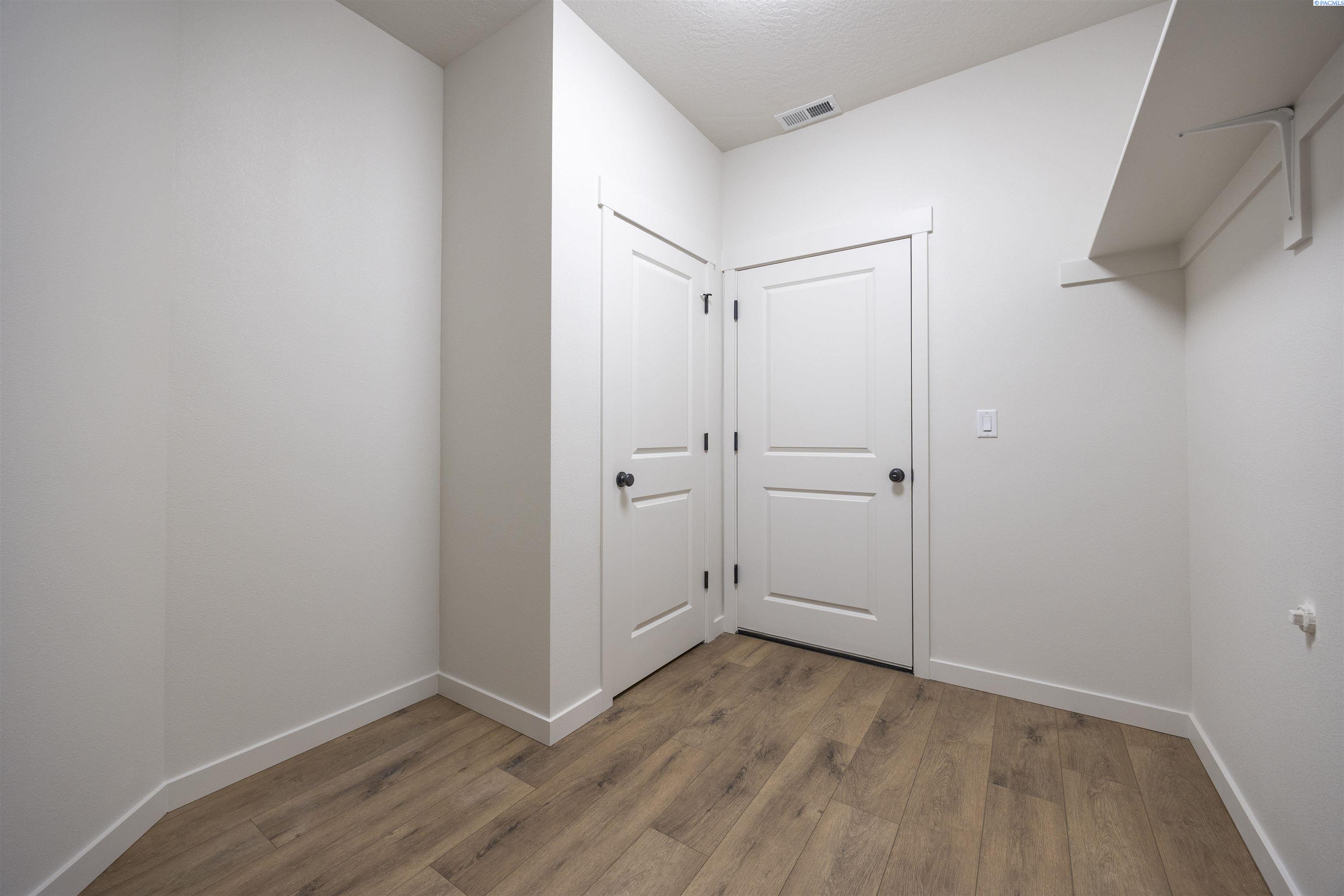 208 Scott Rd, Prosser, WA 99350