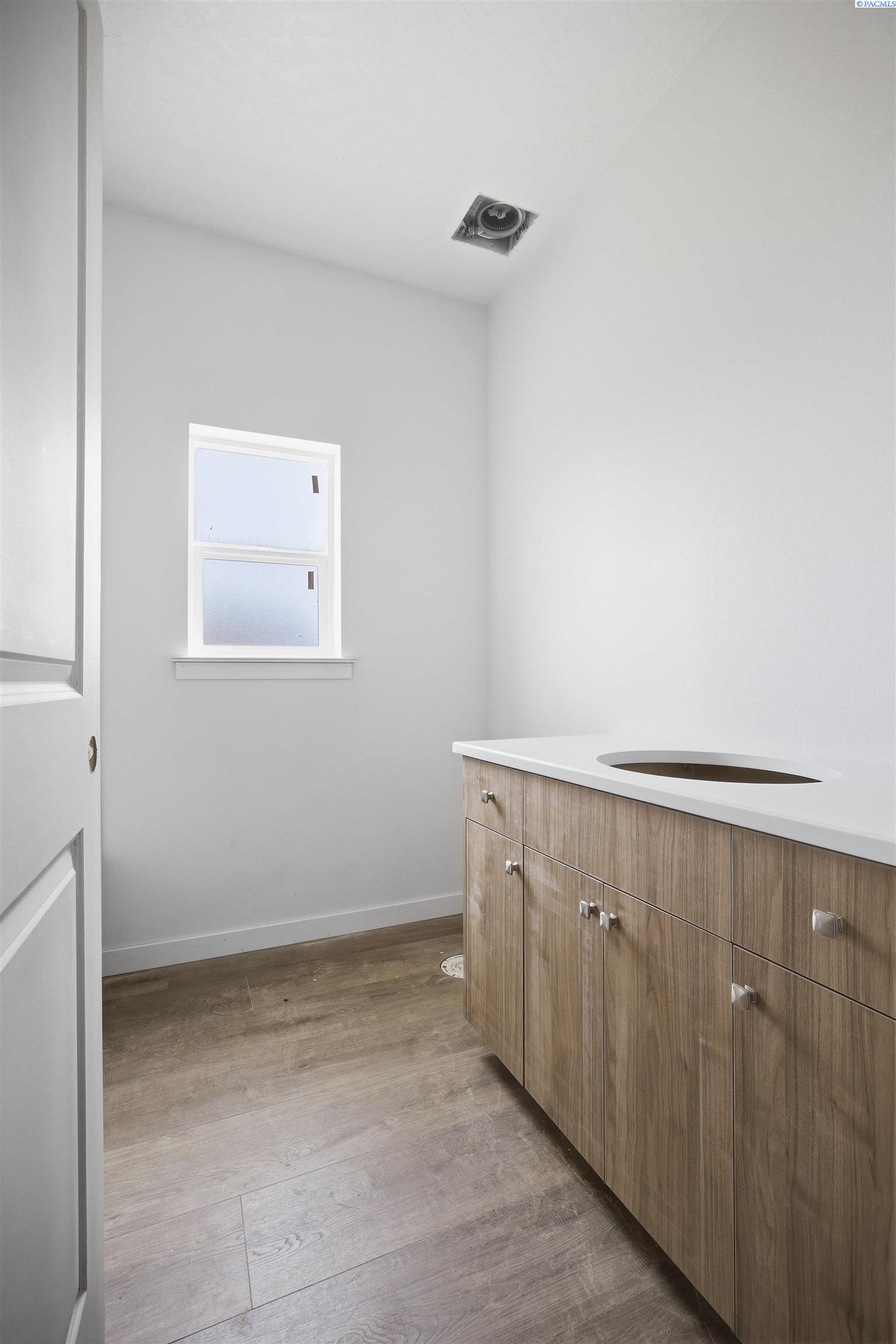 211 Packer St, Prosser, WA 99350