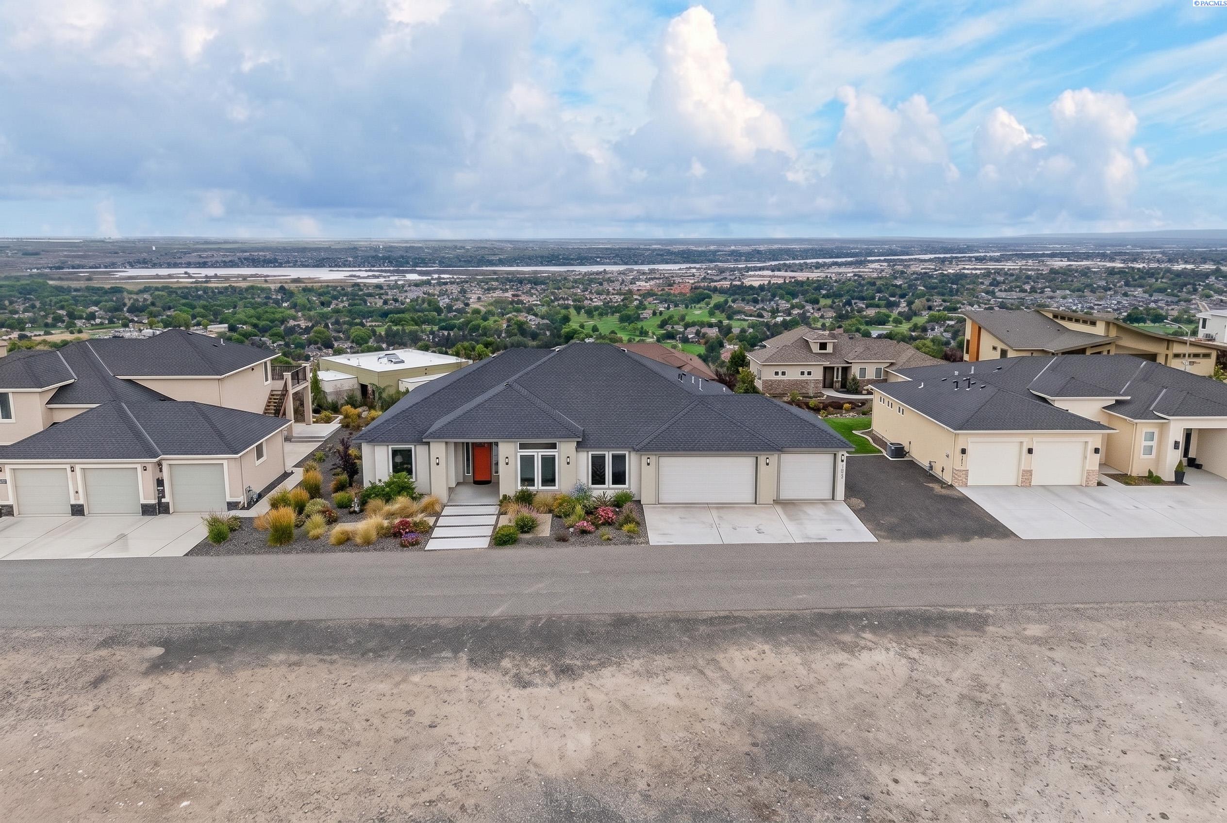 2531 Falconcrest Loop, Richland, WA 99352