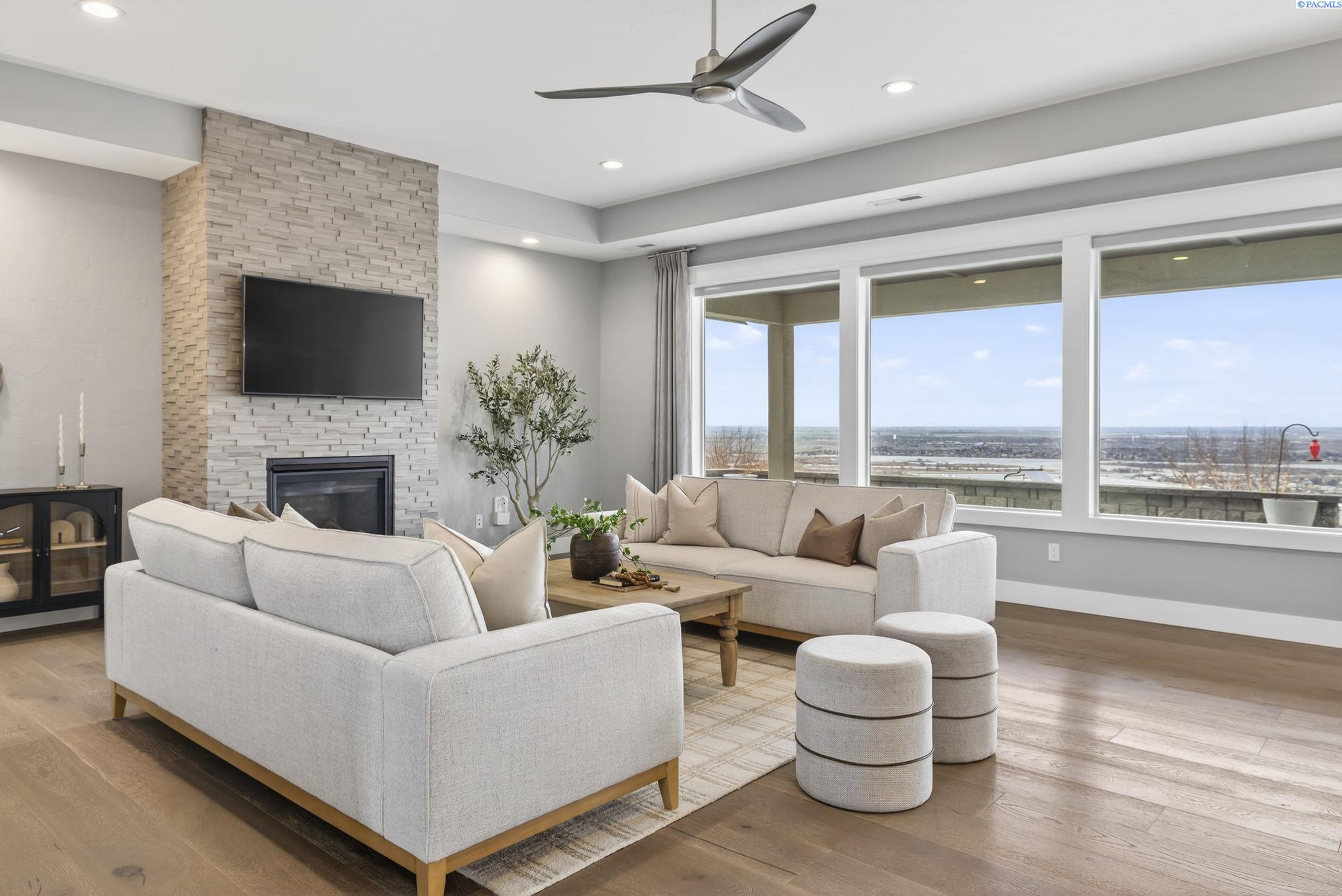 2531 Falconcrest Loop, Richland, WA 99352