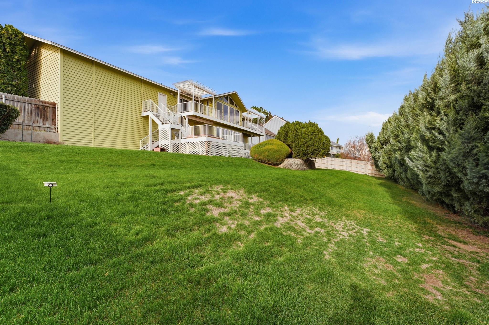 2623 Kellogg St, Kennewick, WA 99338-1930