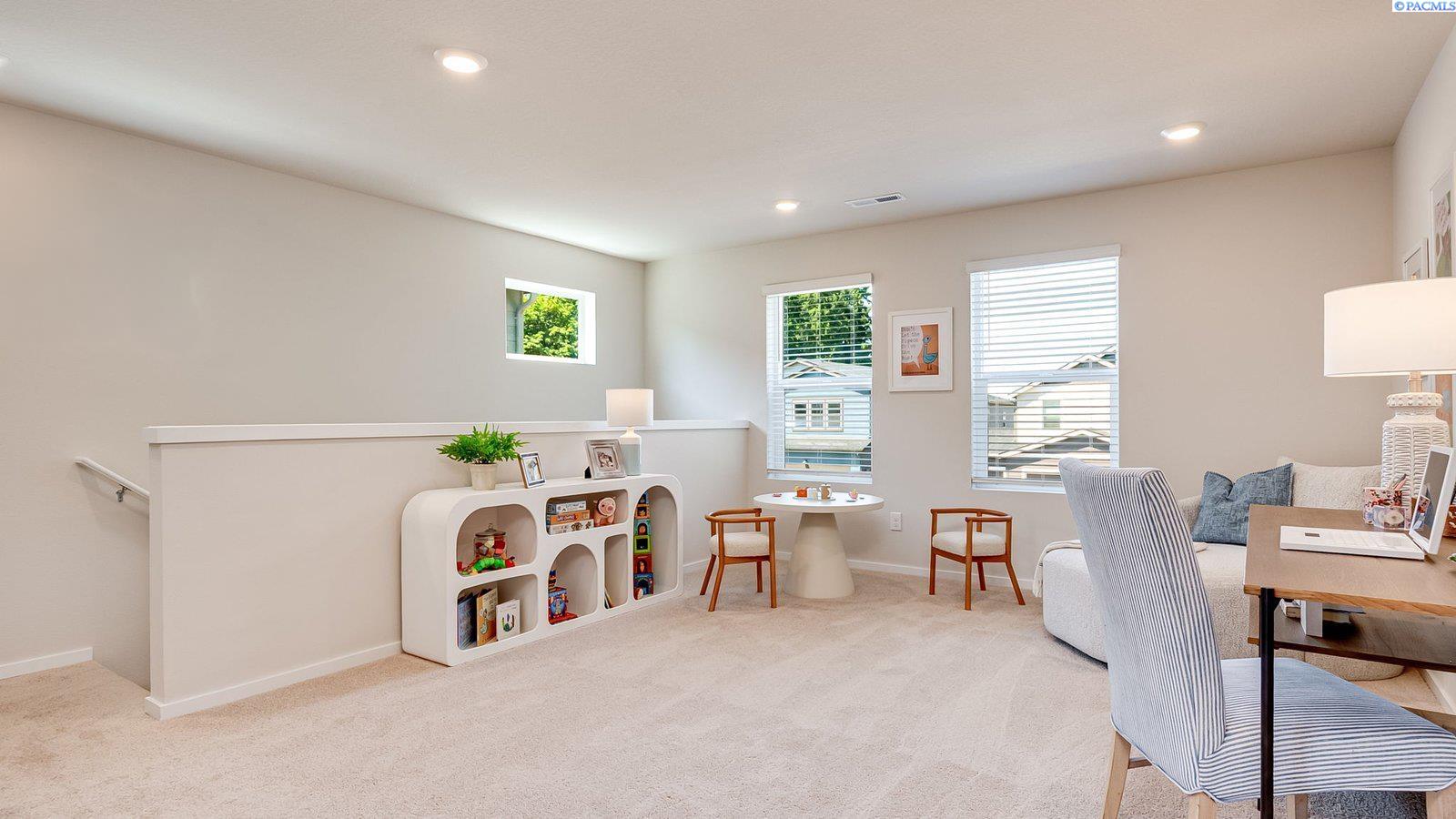 6421 Polar Dr, Pasco, WA 99301