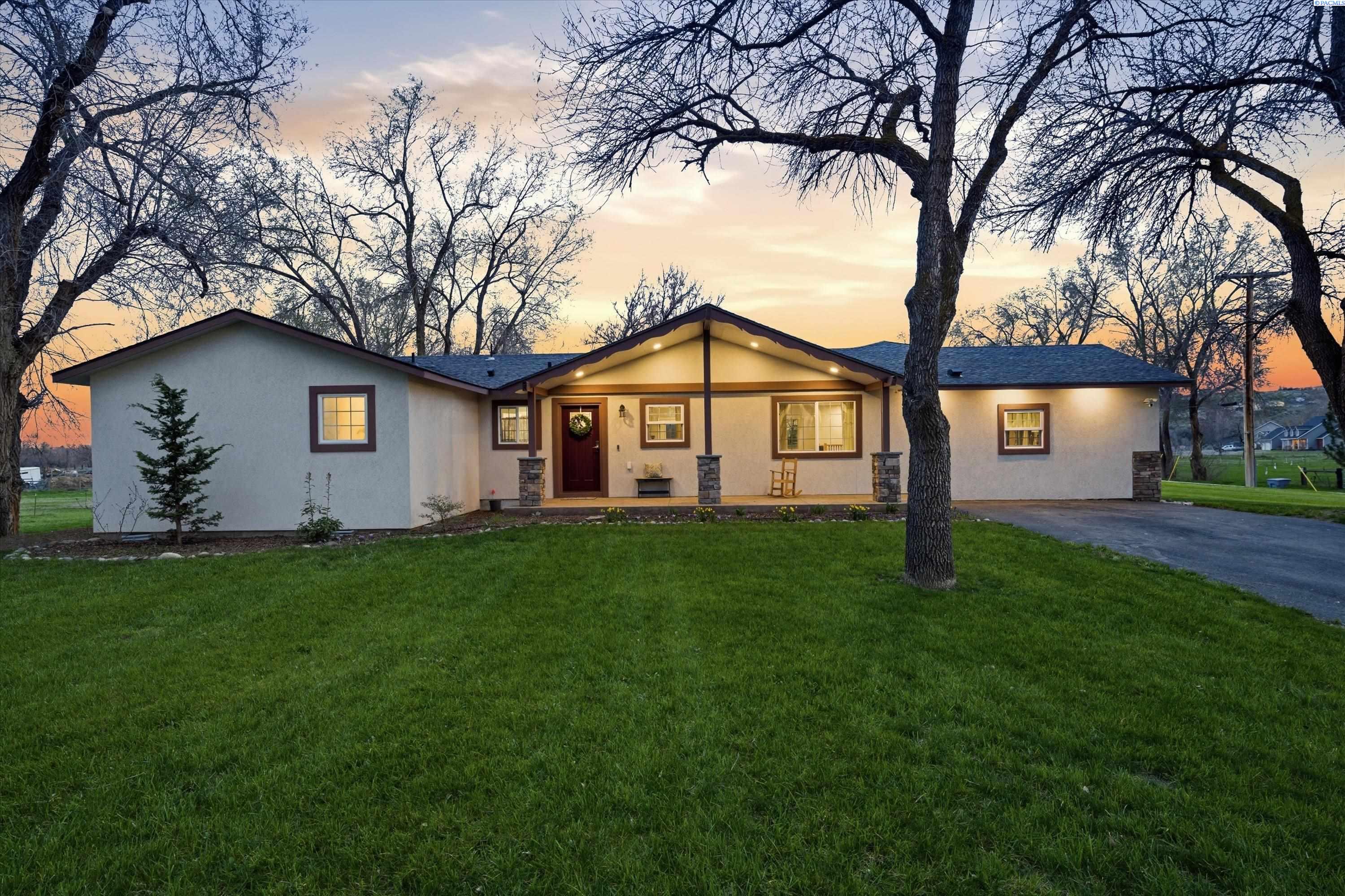 2745 Van Giesen St, Richland, WA 99354