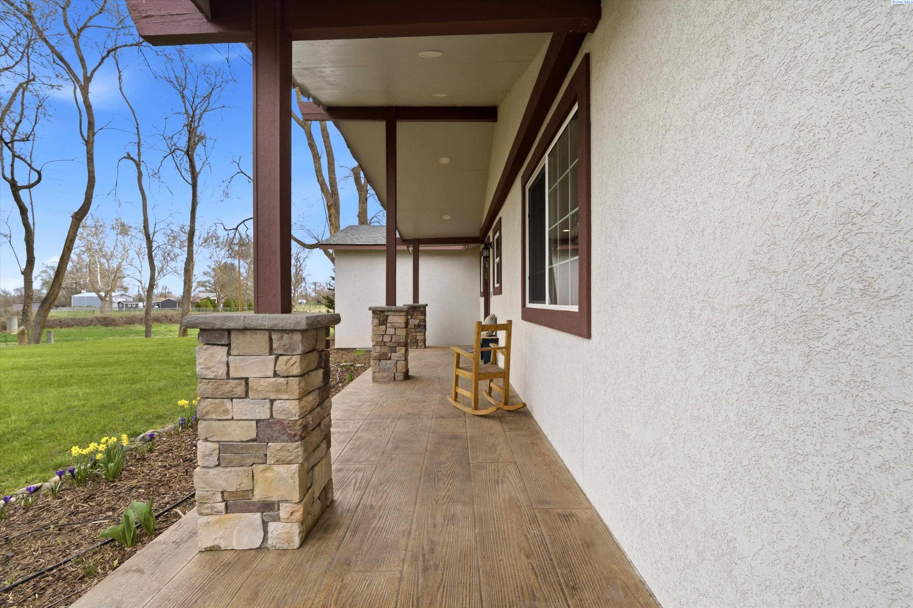 2745 Van Giesen St, Richland, WA 99354