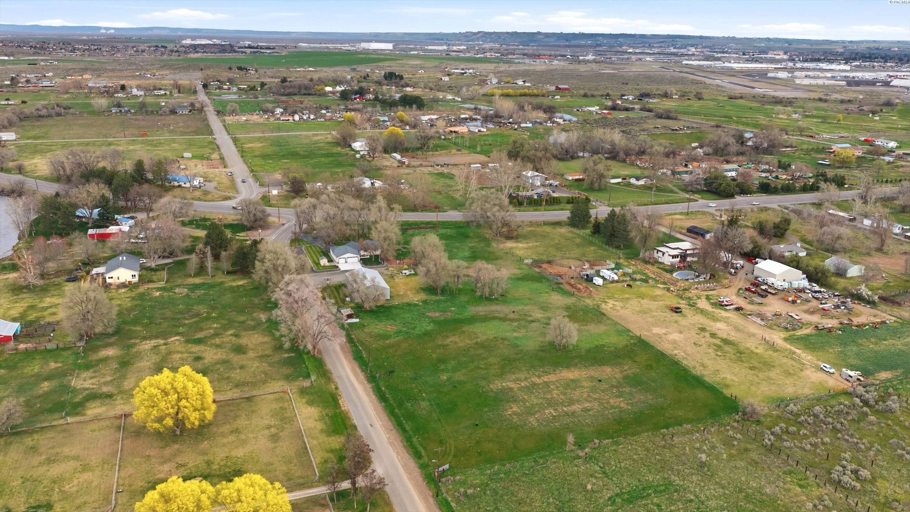 2745 Van Giesen St, Richland, WA 99354