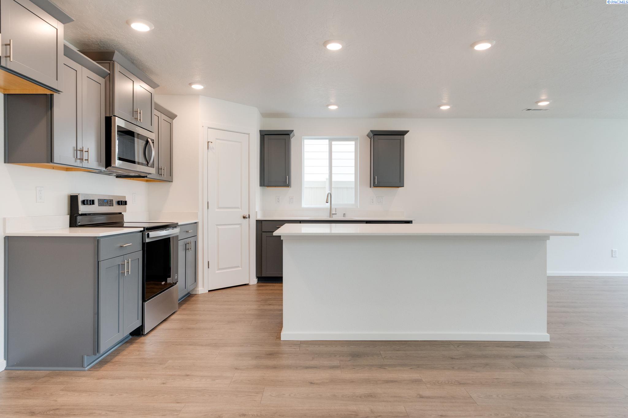 6416 Polar Dr, Pasco, WA 99301