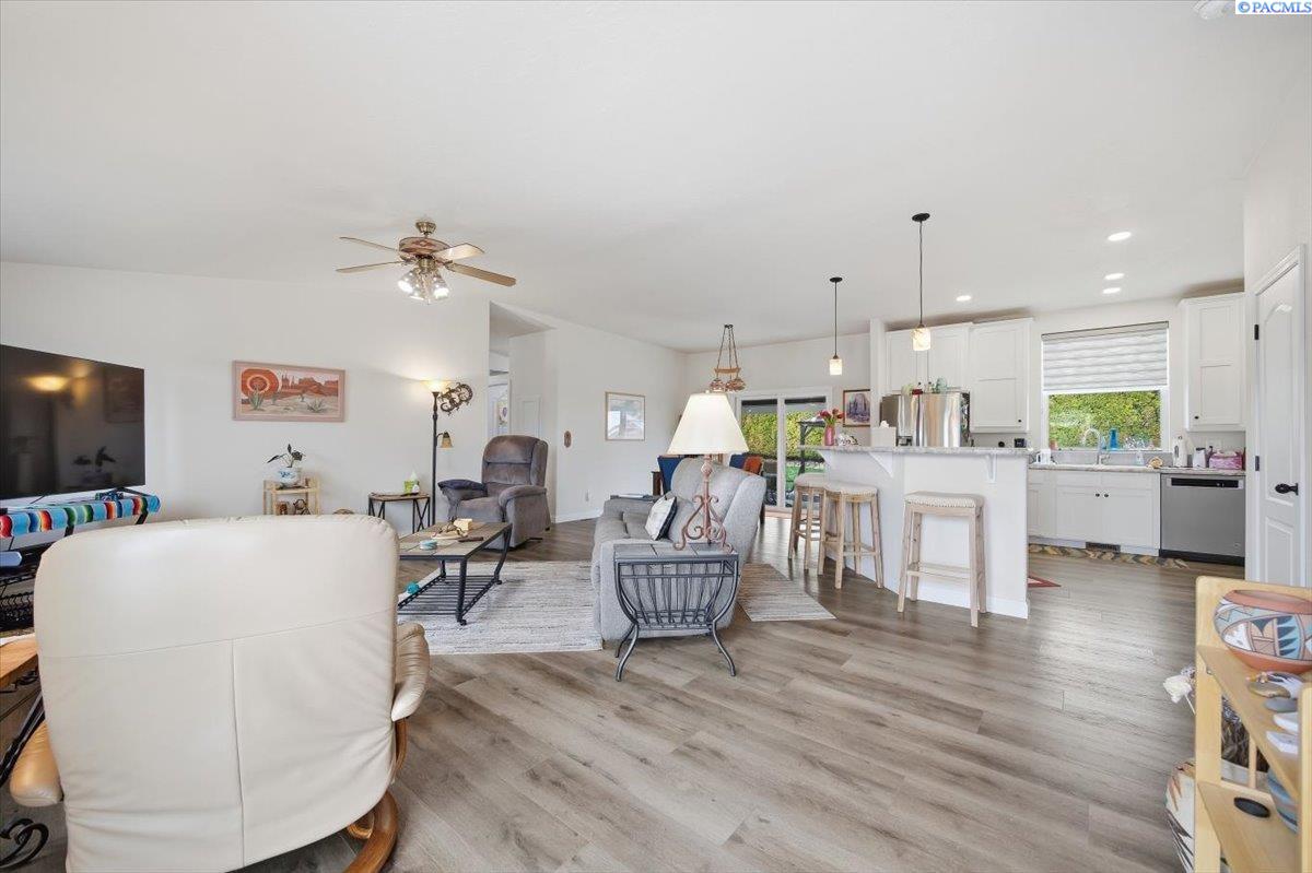 3110 24th Ave, Kennewick, WA 99337