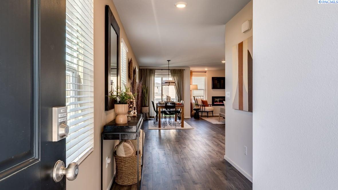 6407 Sandstone Dr, Pasco, WA 99301