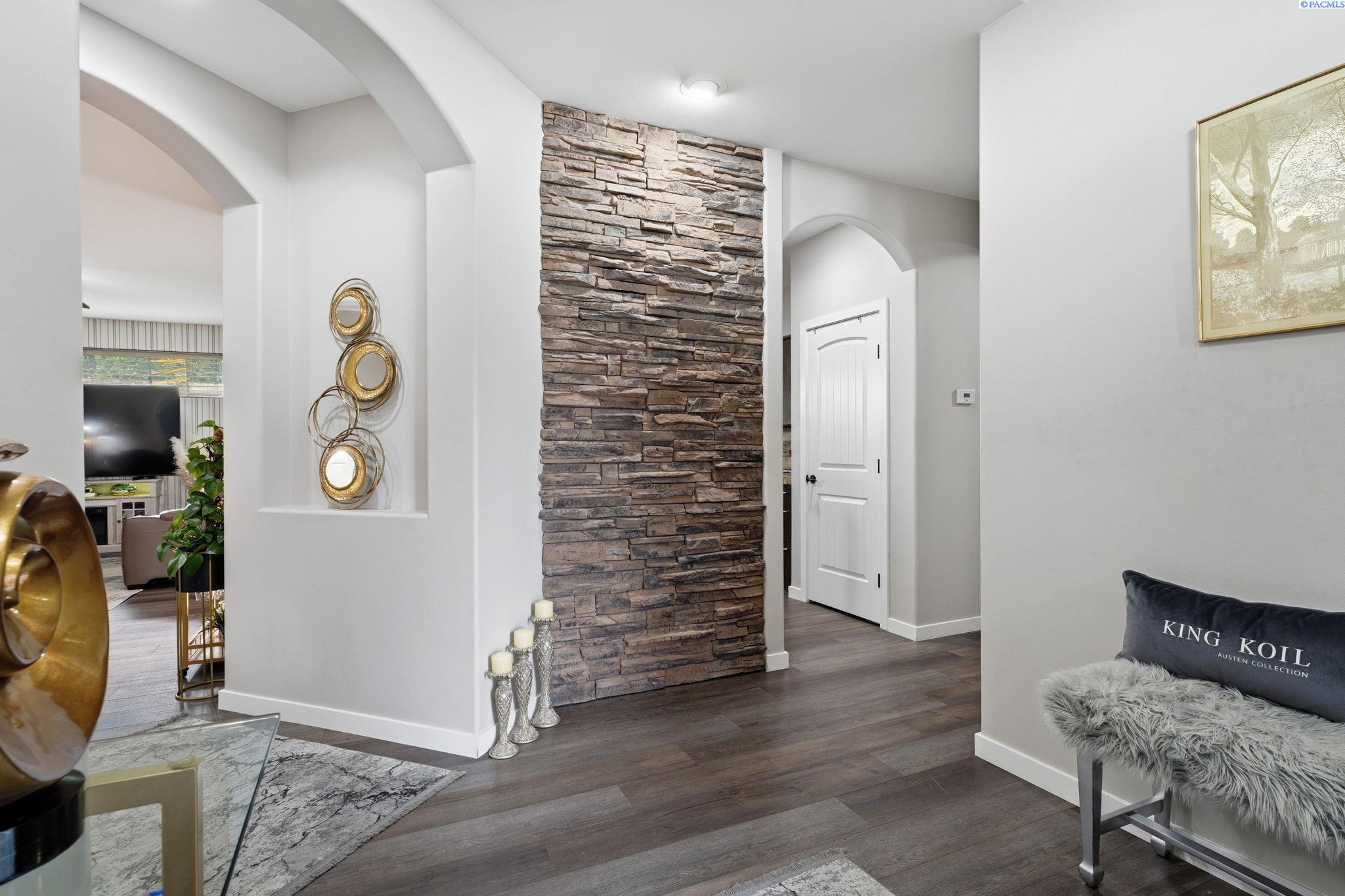497 Charbonneau Dr, Richland, WA 99352