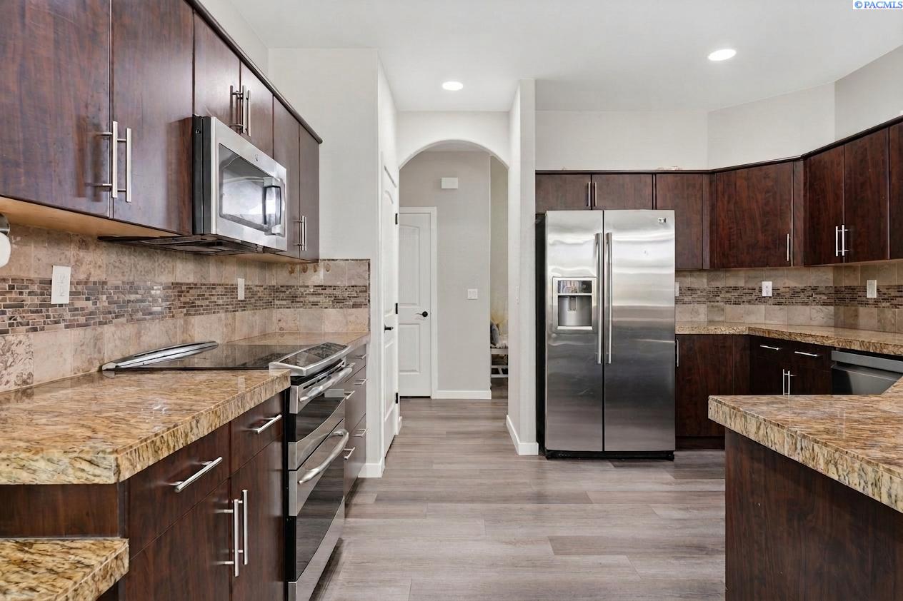497 Charbonneau Dr, Richland, WA 99352