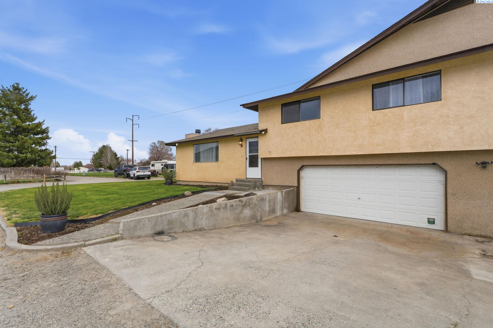 2216 Rainier St #A & B, Kennewick, WA 99337