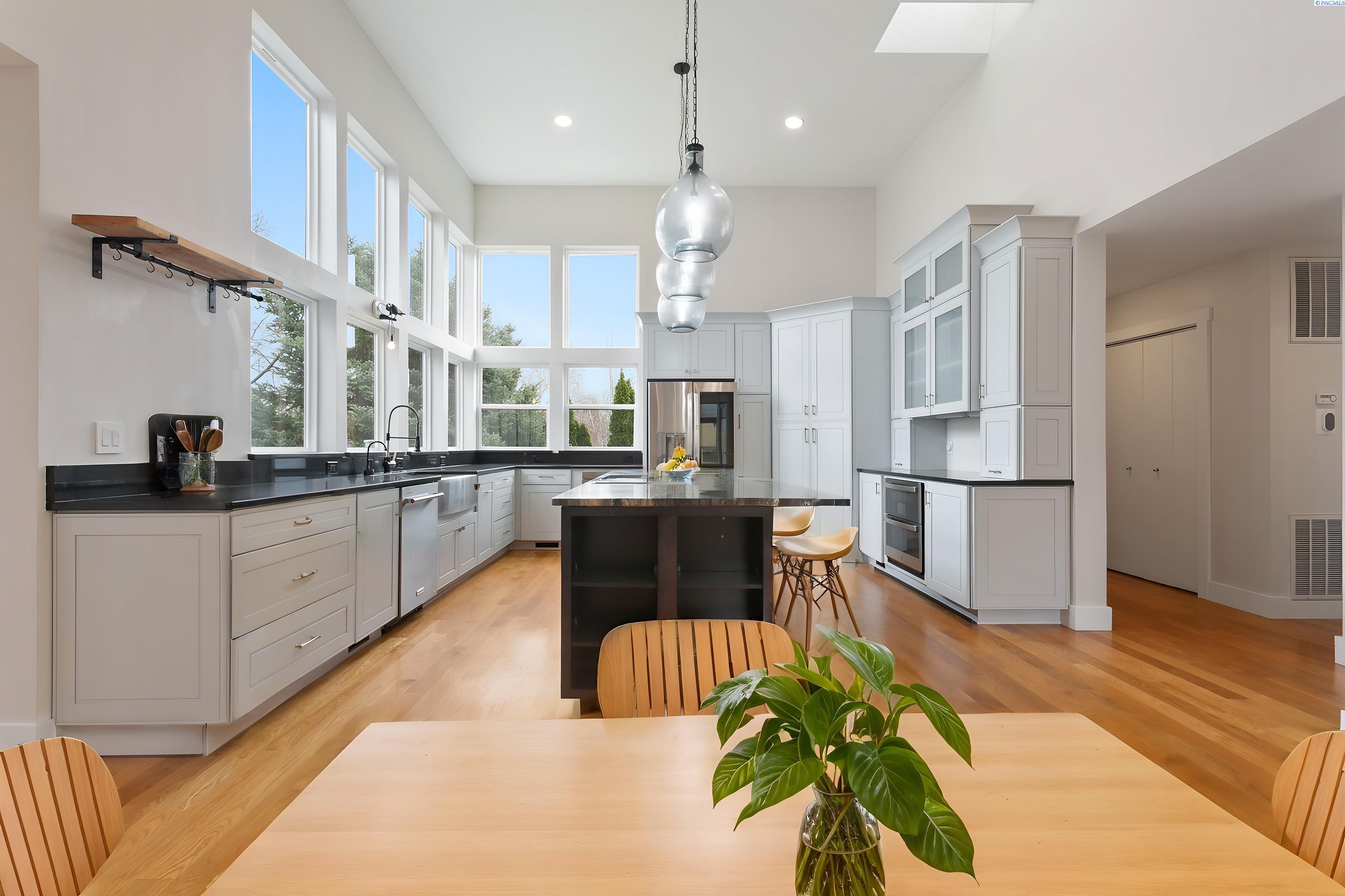 245 High Meadows St, Richland, WA 99352