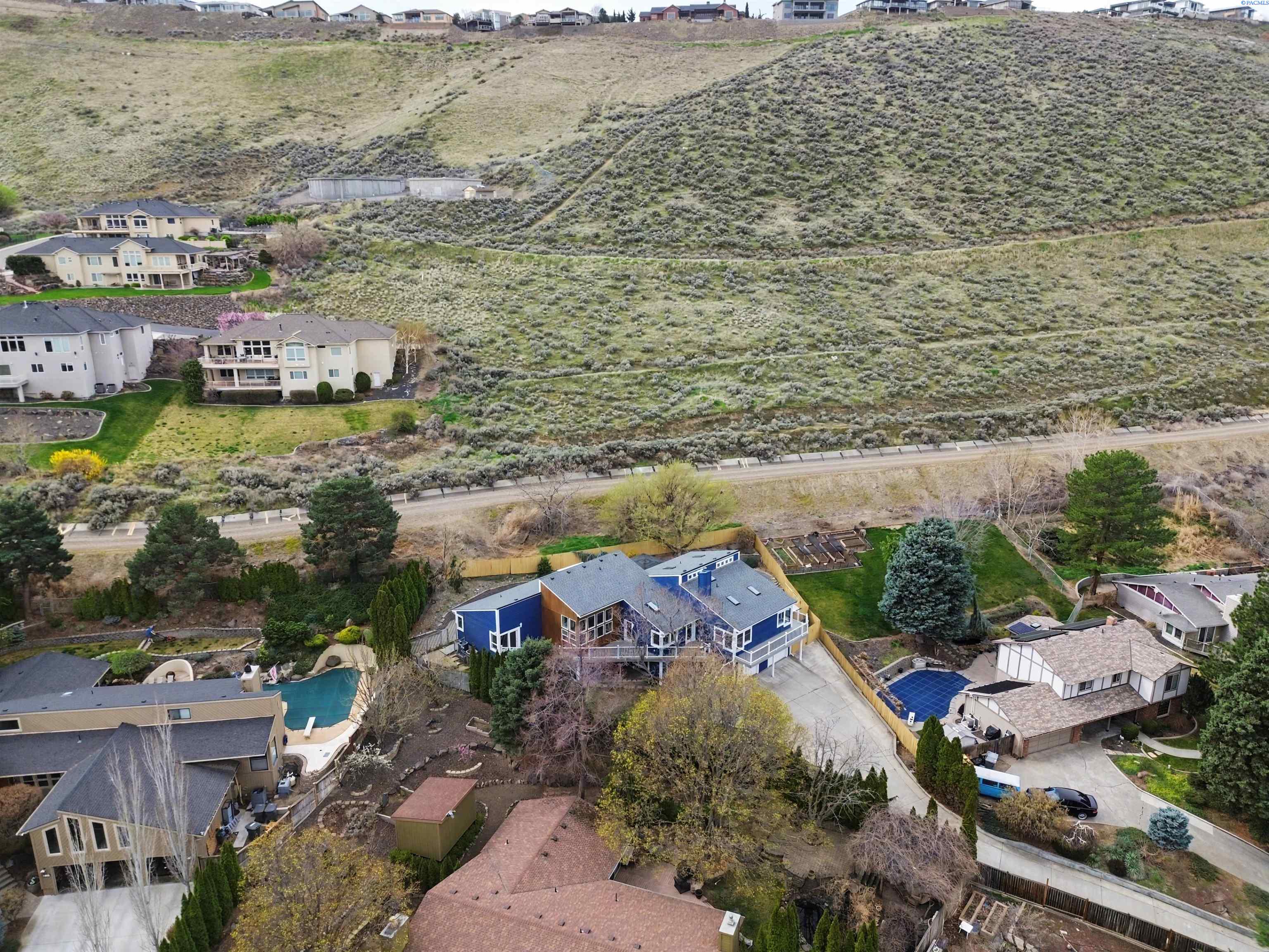 245 High Meadows St, Richland, WA 99352