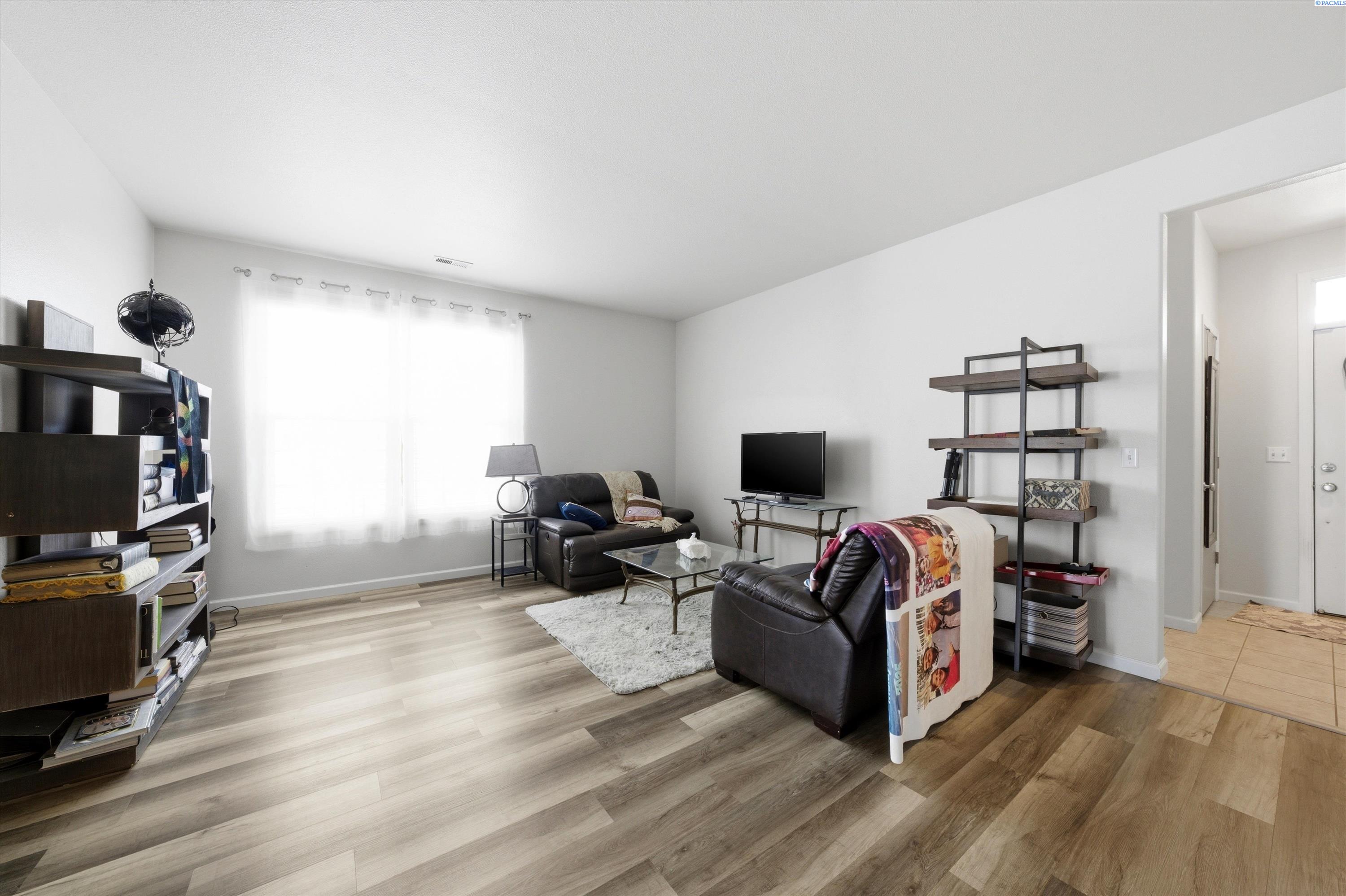 4604 Arabian Ln, Pasco, WA 99301