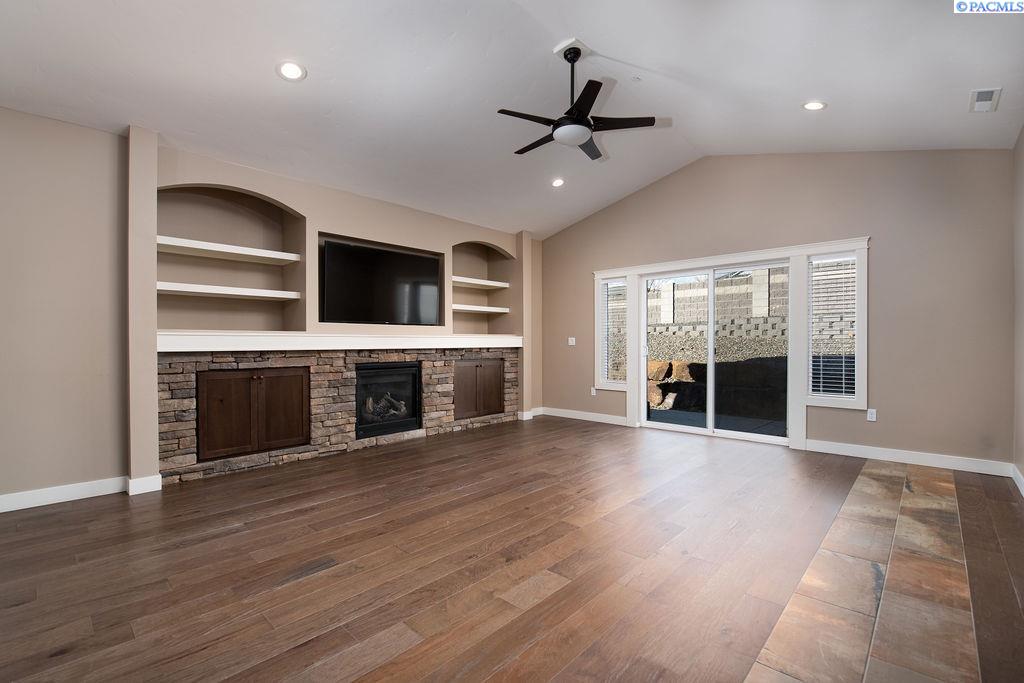 4384 Corvina St, Richland, WA 99352