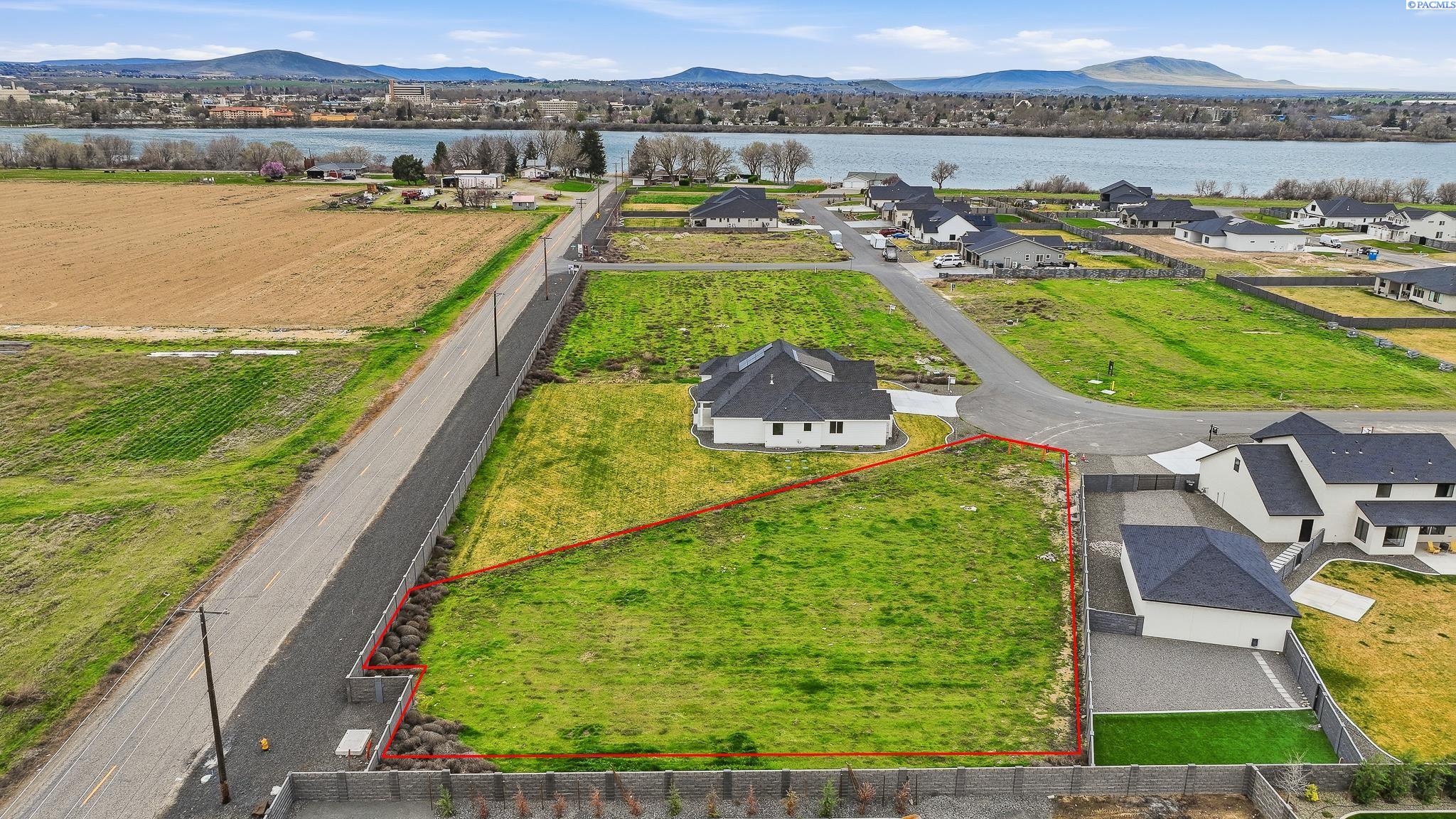 12700 Blackfoot Dr, Pasco WA 99301