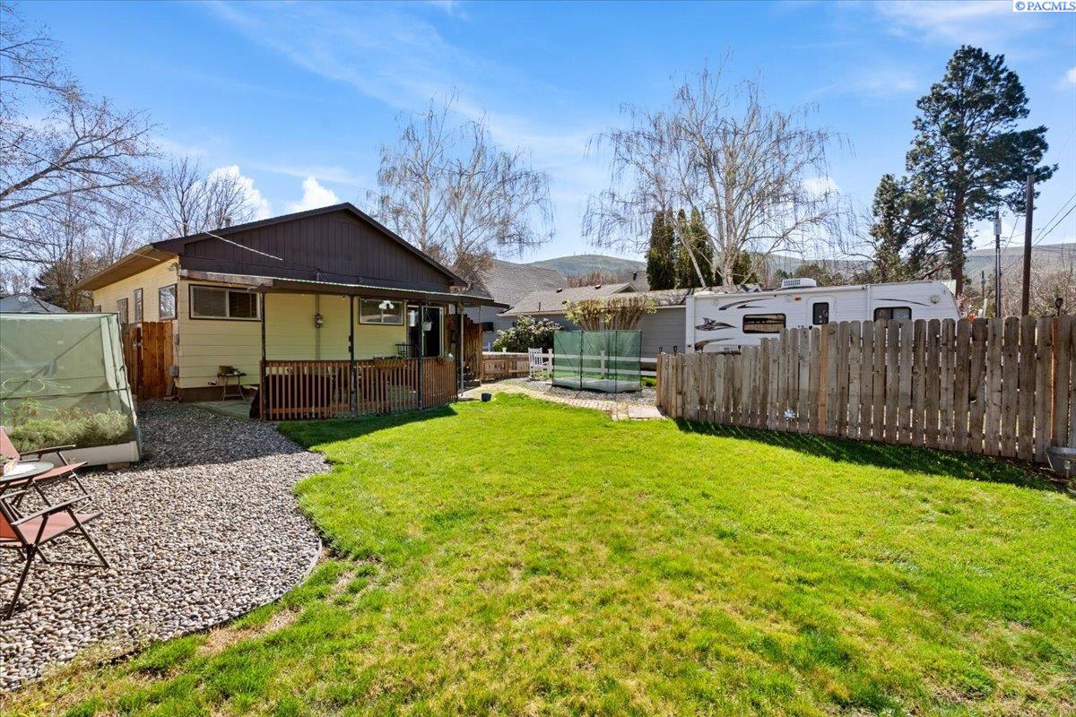 819 Main , Prosser, WA 99350