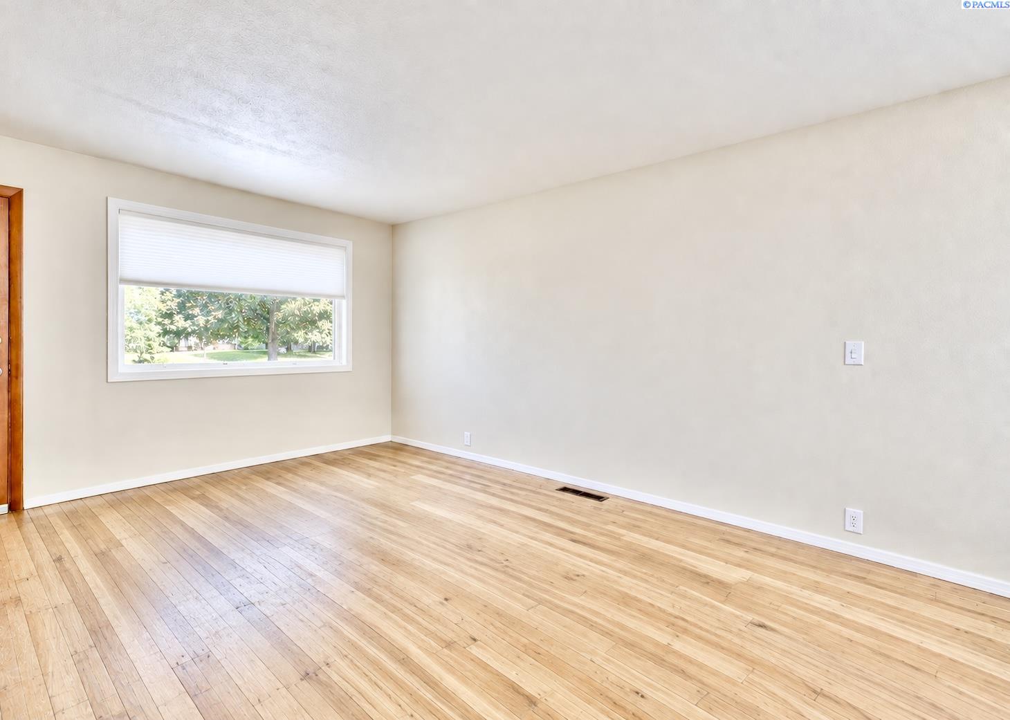 819 Main, Prosser, WA 99350