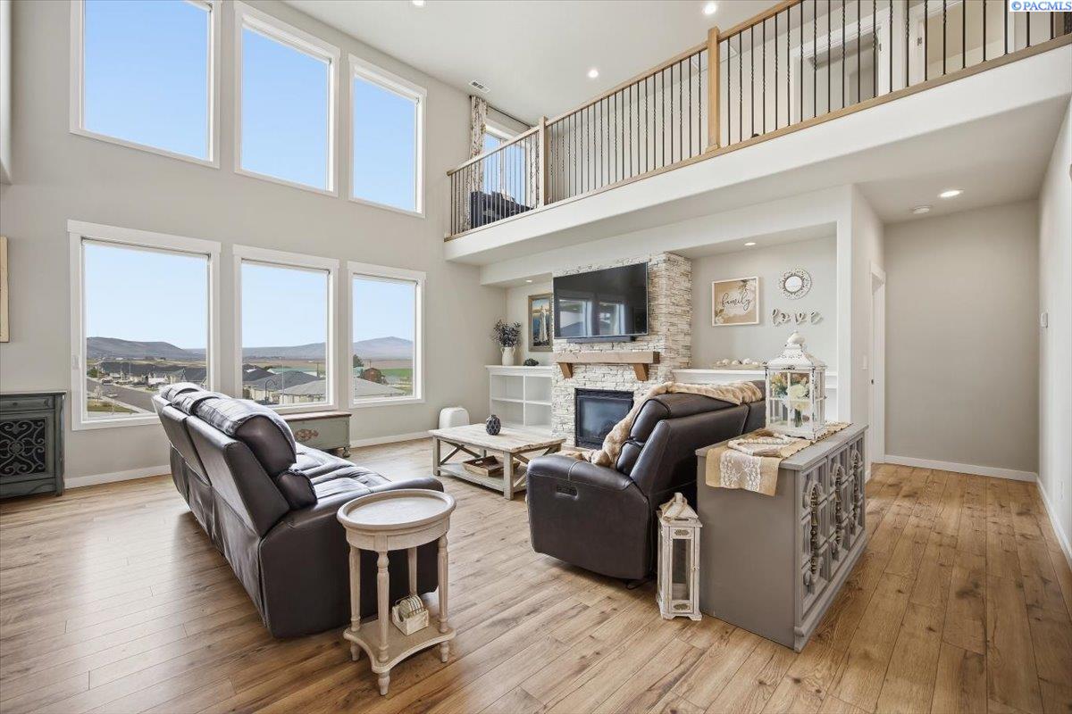 6557 Argos St, West Richland, WA 99353