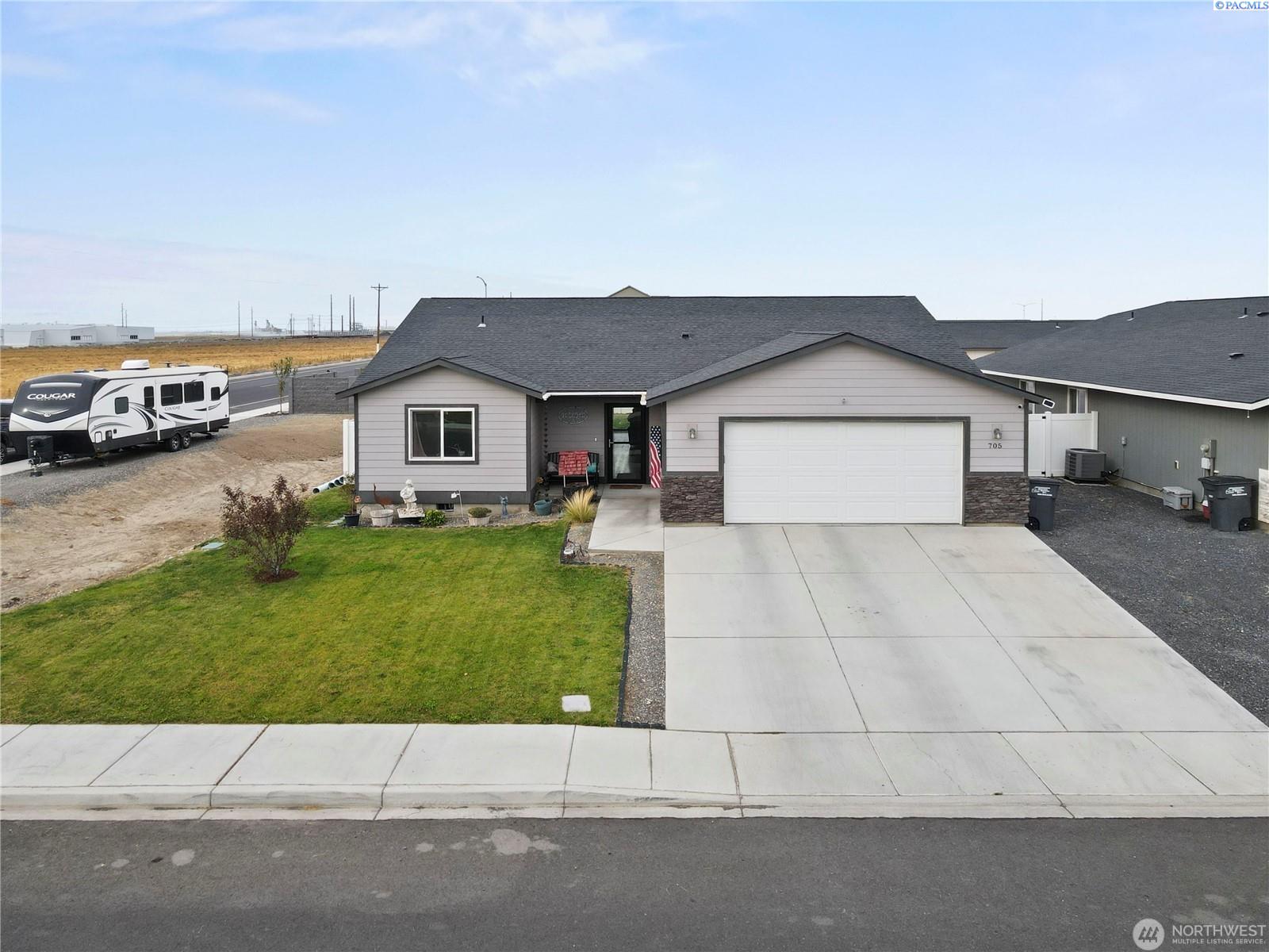 705 E Mt Adams St, Othello WA 99344