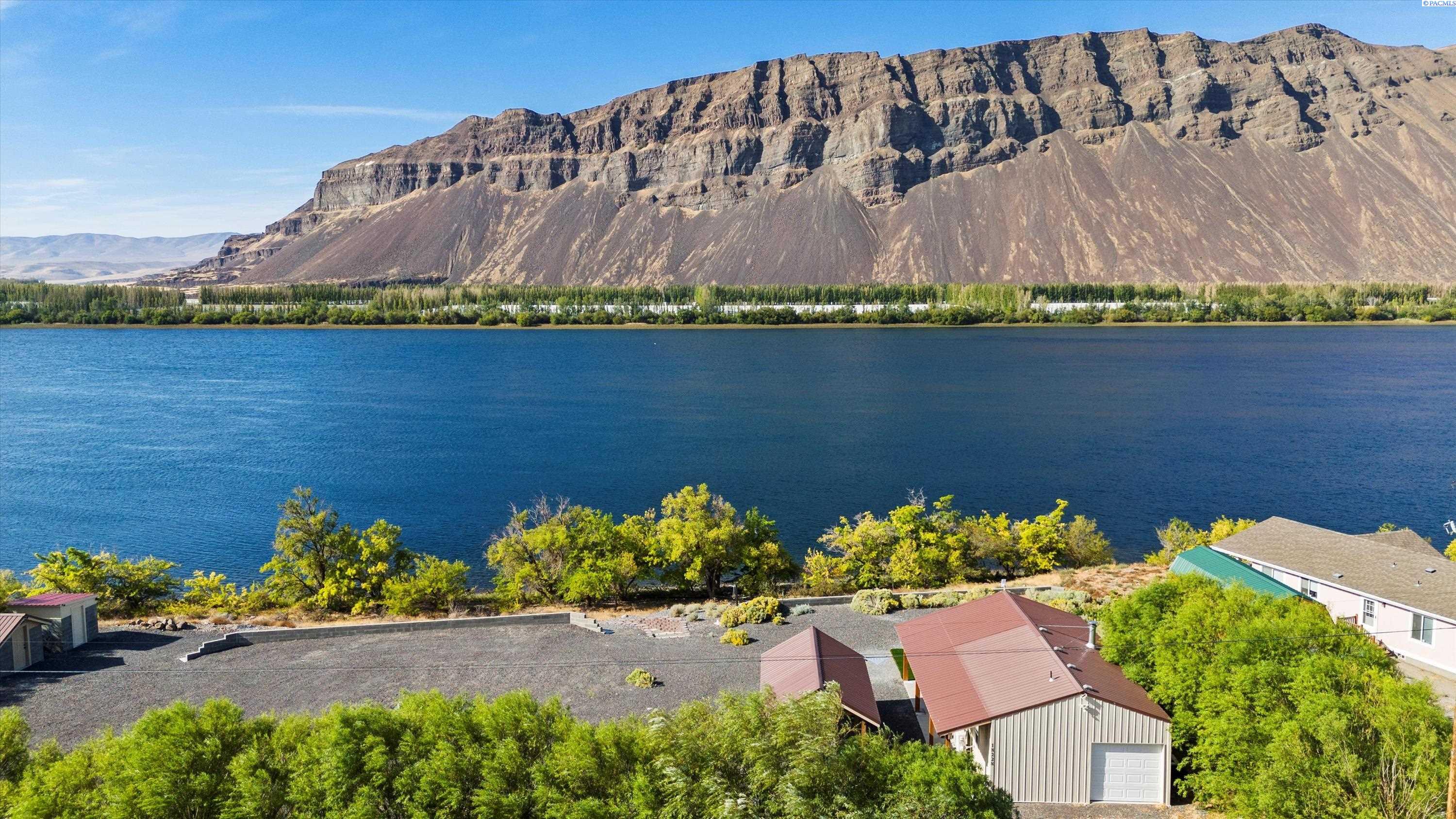 18228 SW Shore Avenue