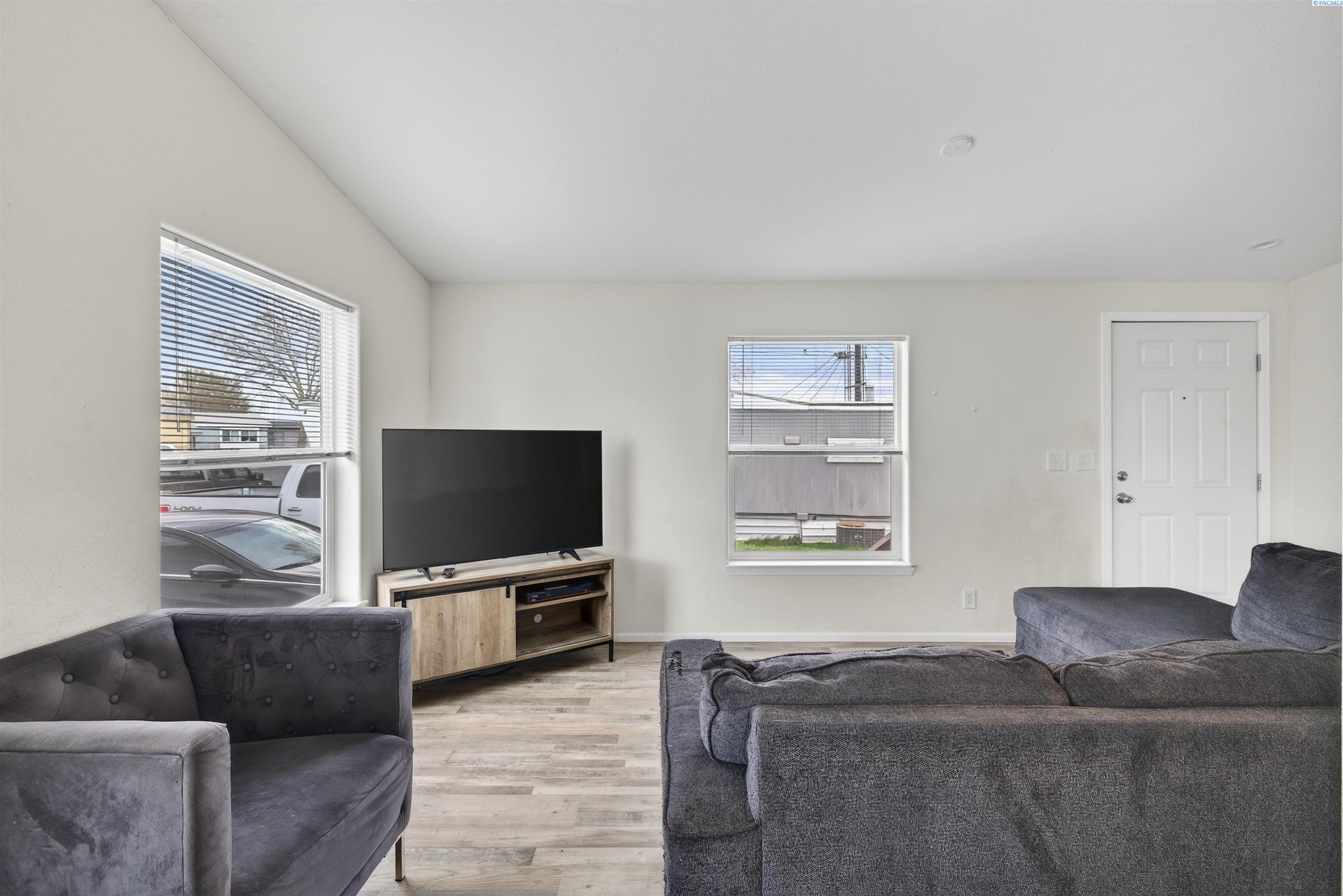 48 Nuclear Ln, Richland, WA 99354