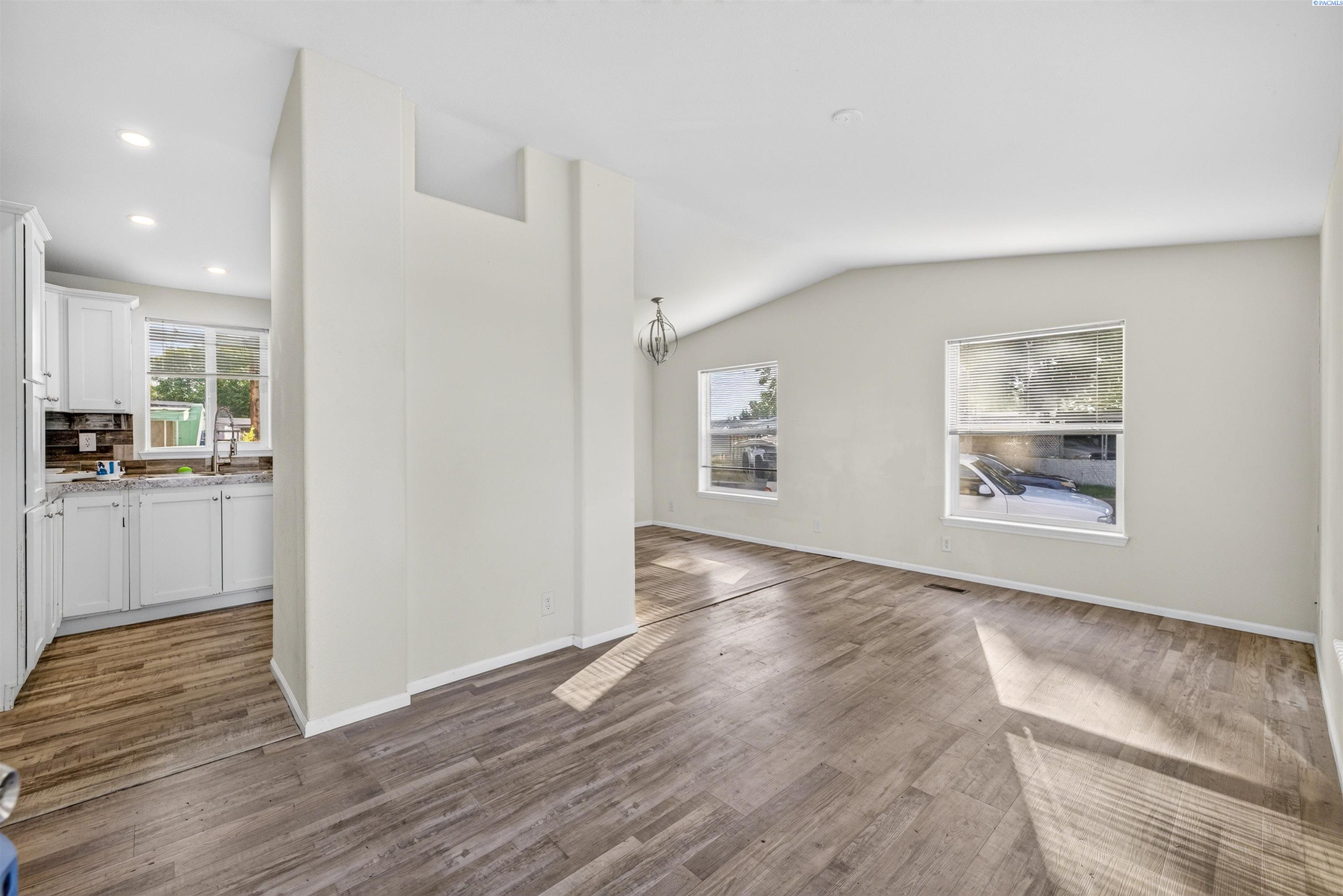 48 Nuclear Ln, Richland, WA 99354