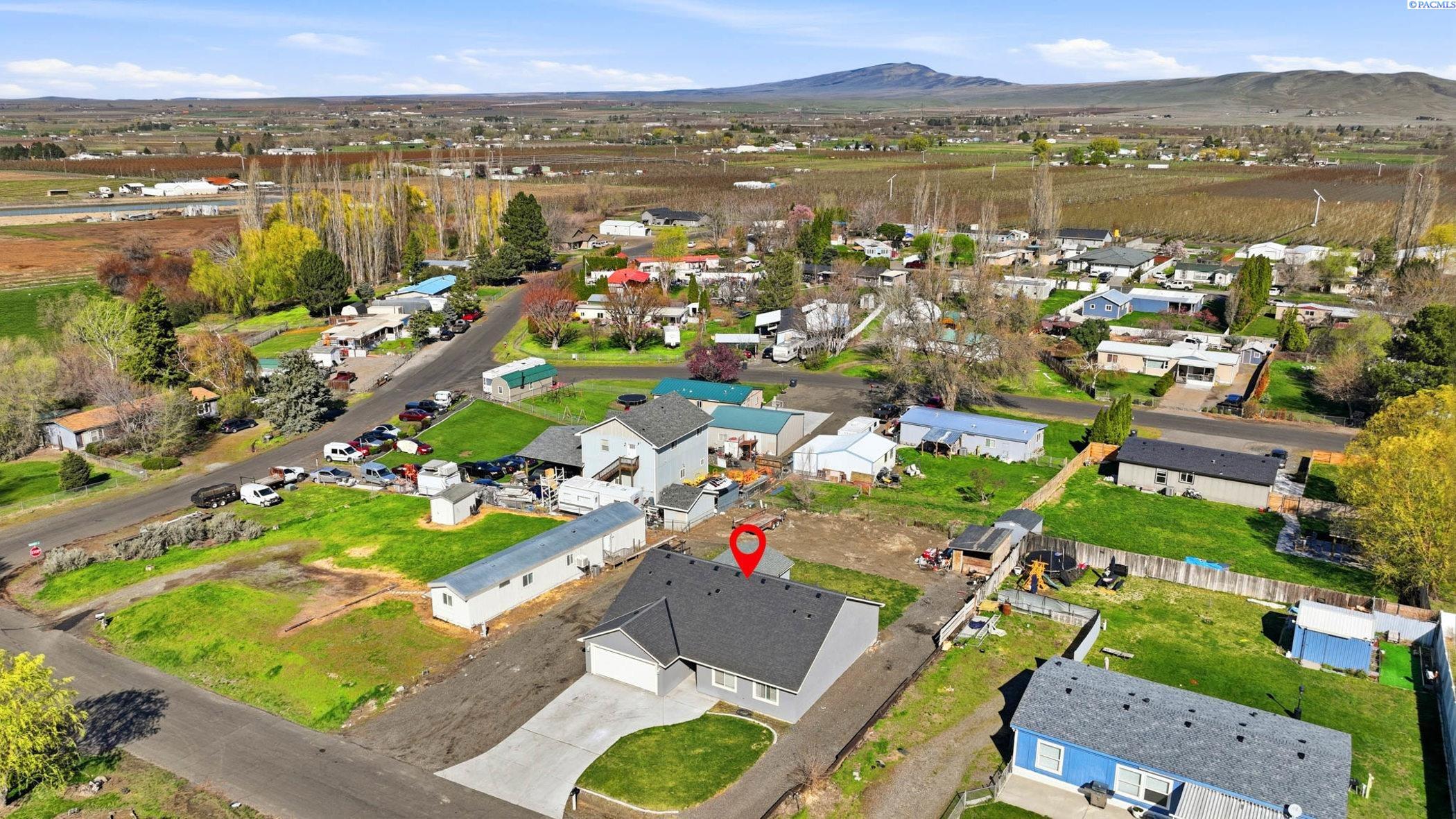 3902 Snow Ln, Benton City, WA 99320