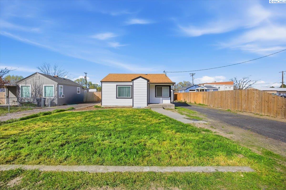906 Chris Ave, Benton City, WA 99320