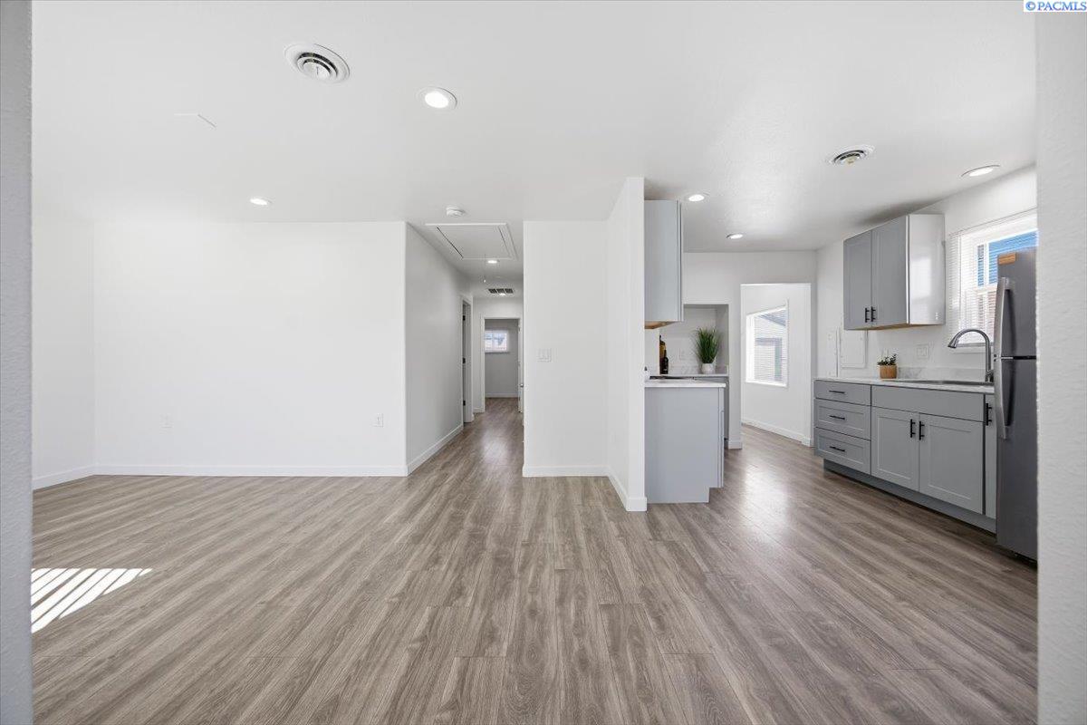 906 Chris Ave, Benton City, WA 99320