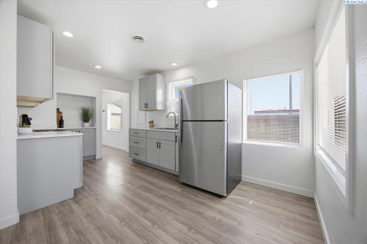 906 Chris Ave, Benton City, WA 99320