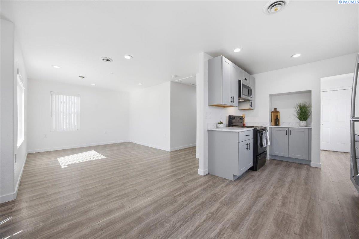 906 Chris Ave, Benton City, WA 99320