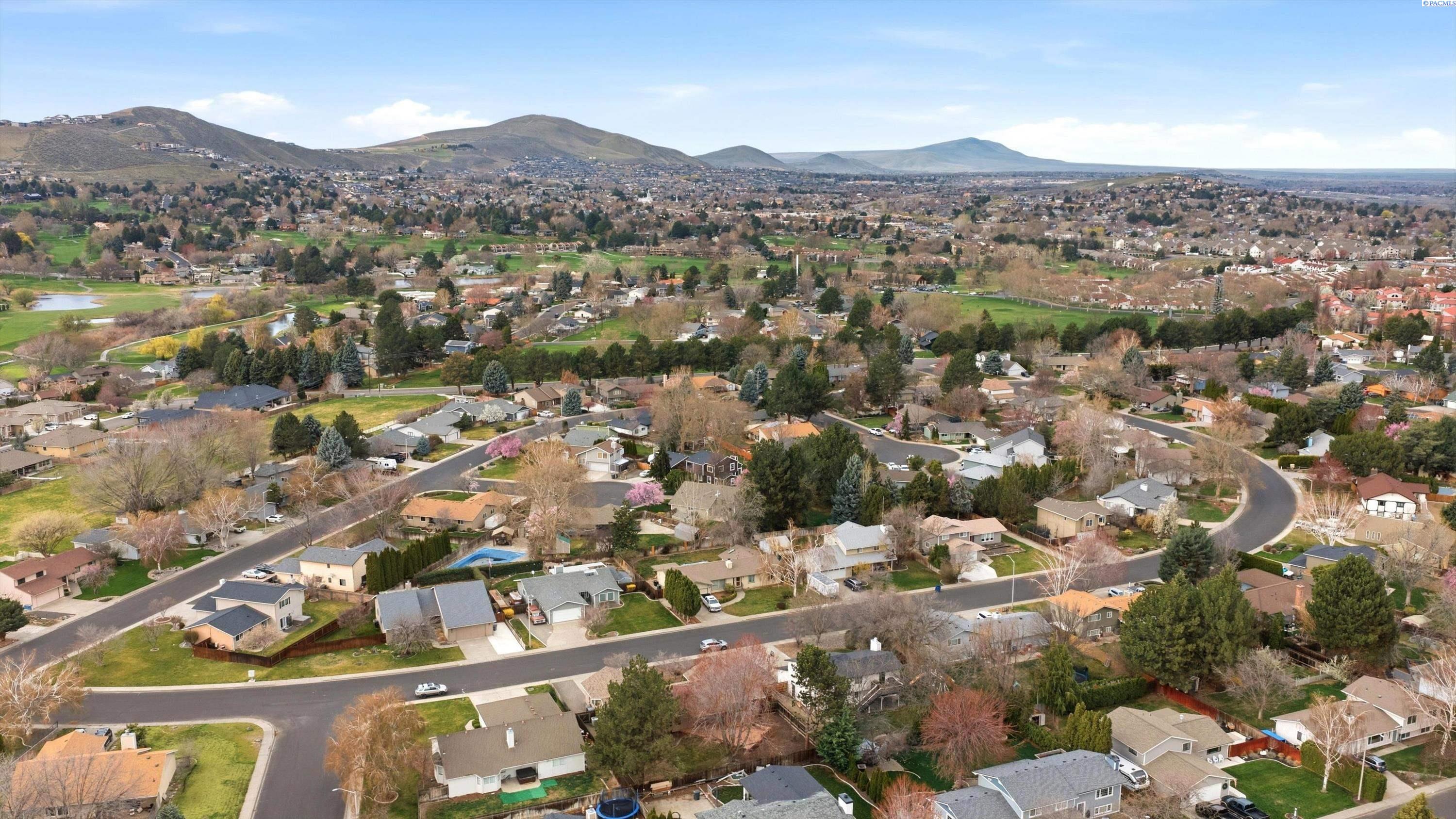 628 Meadows Dr East, Richland, WA 99352