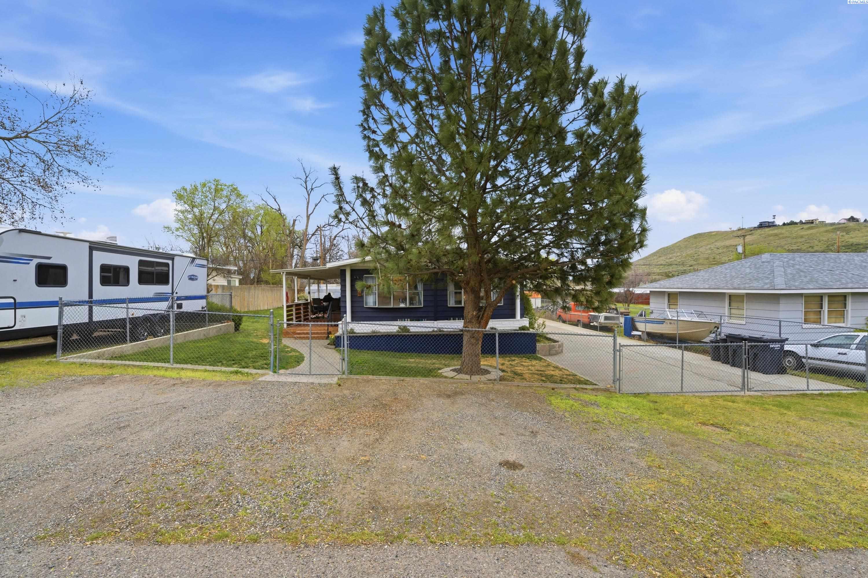 512 61st Ave, West Richland, WA 99353