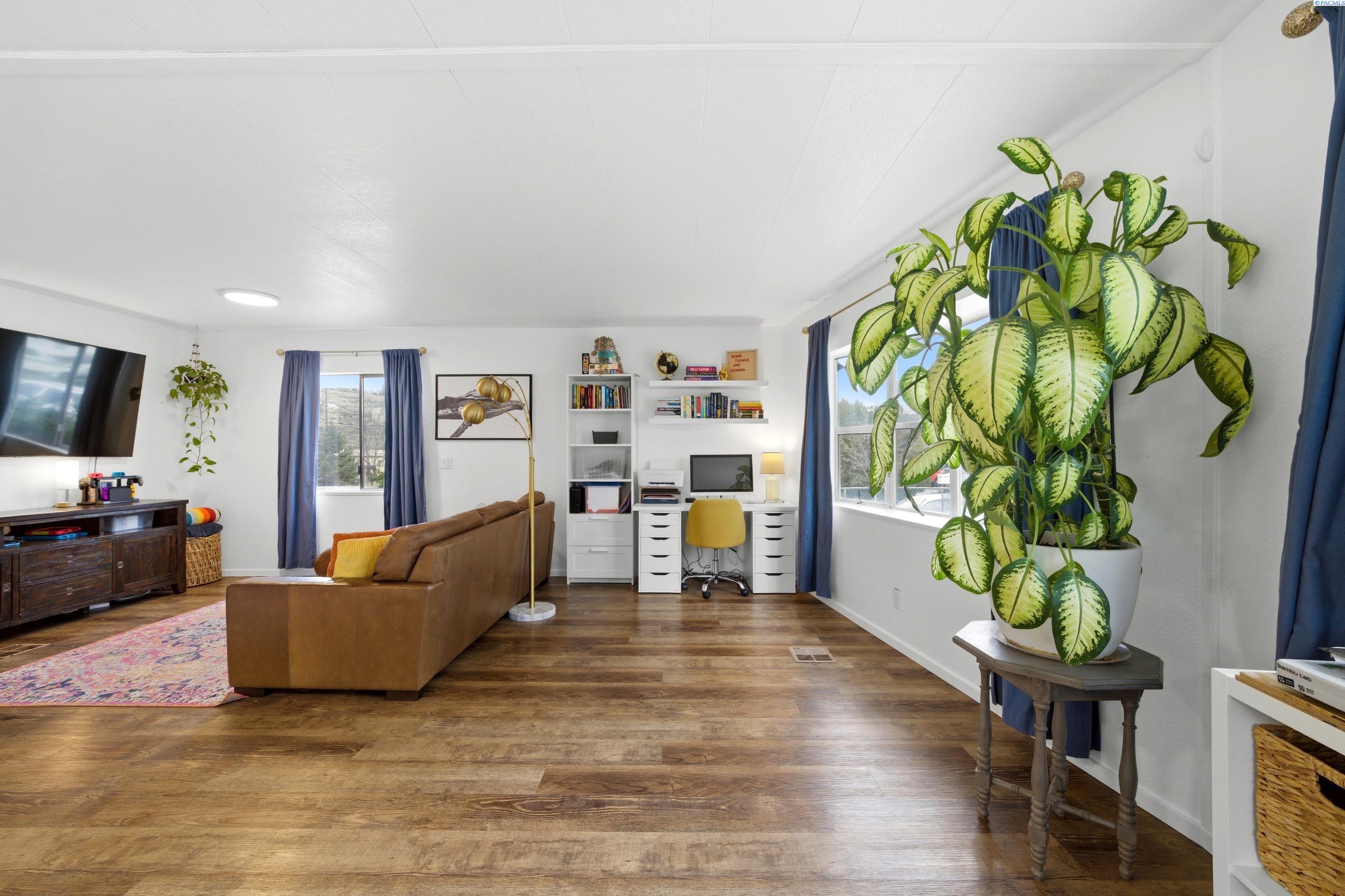 512 61st Ave, West Richland, WA 99353