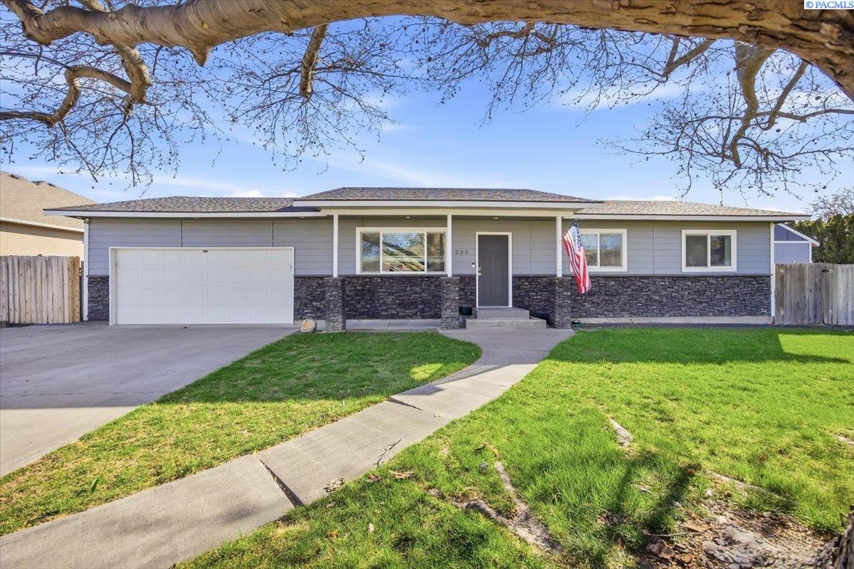 225 Mata Rd, Kennewick, WA 99338