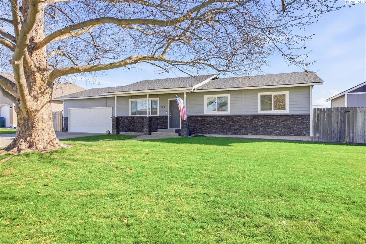 225 Mata Rd, Kennewick, WA 99338